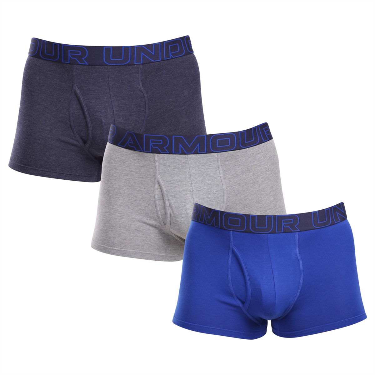 3PACK pánske boxerky Under Armour viacfarebné (1383891 410) 5XL, trenky.
Keď ide o spodnú bielizeň pre aktívny životný štýl, nemal by si robiť kompromisy.
Príjemný materiál pre aktívny životný štýl
Boxerky sú vyrobené z kvalitnej zmesi bavlny, polyesteru a spandexu.
Funkčný dizajn pre štýlových mužov
Jednoduchý, ale výrazný vzhľad s dominantným vytkaným pásom s logom v kontrastnej farbe dodáva boxerkám športový a moderný charakter.
Prečo by si mal vyskúšať boxerky Under Armour

Vyvážená zmes materiálov: Priedušný, rýchloschnúci a elastický materiál s príjemným pocitom na tele.
Dlhšie nohavice a športový strih: Maximálny komfort bez trenia a s plnou voľnosťou pohybu.
Výrazný dizajn s logom Under Armour: Štýl, ktorý vás bude baviť každý deň.

Spodná bielizeň Under Armour vás podporí pri akejkoľvek aktivite
Spodná bielizeň Under Armour je navrhnutá tak, aby ti umožnila podávať životné výkony – a nezáleží na tom, či sa chystáš na horolezeckú výpravu alebo na náročnú pracovnú schôdzku.
Ako sa starať o boxerky Under Armour
Aby ti obľúbené boxerky vydržali dlho v perfektnom stave, odporúčame dodržiavať nasledujúce pokyny.

Pranie: Per boxerky na 30 ° C, ideálne naruby.
Sušenie: Neodporúčame sušiť v sušičke – vysoké teploty by mohli poškodiť elastické vlákna a skrátiť životnosť produktu.
Žehlenie: Nežehli – boxerky to nepotrebujú, a žehlením by si mohol poškodiť štruktúru materiálu.

Tip: Tvoje obľúbené spodné prádlo si zaslúži jemné zaobchádzanie.