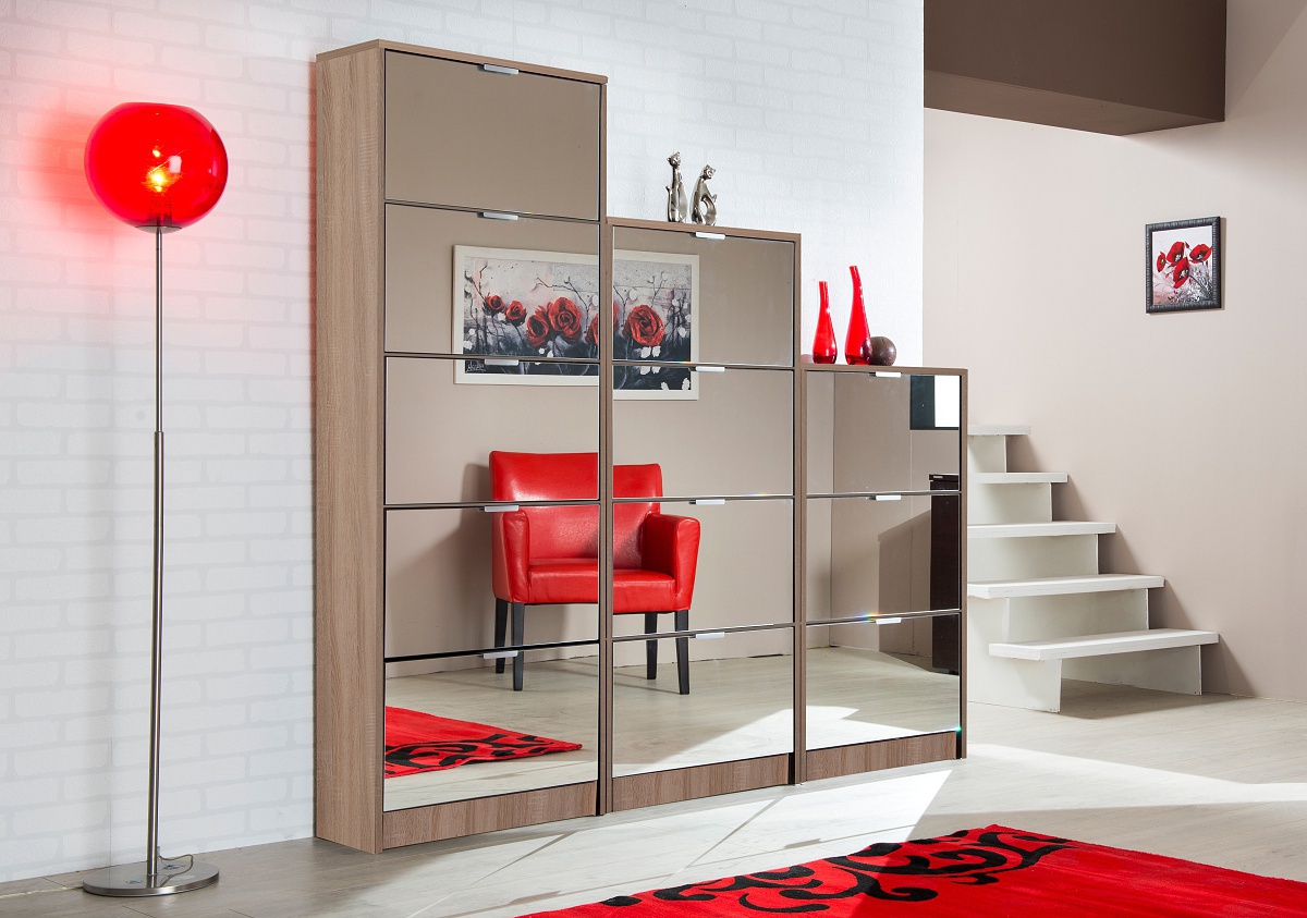 Zostava výklopných botníkov so zrkadlom vincent - dub sonoma.

 

Dizajn botníkov je v modernom dekore dub sonoma a botníky sú opatrené plastovými úchytkami.

 

Všetky botníky patriaci do kolekcie Vincent nájdete nižšie v súvisiacich produktoch.