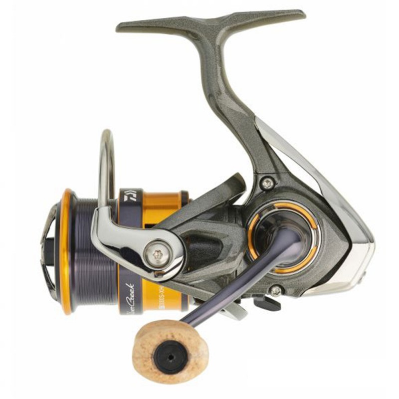 Daiwa navijak 22 silvercreek x lt 2000s-xh.
 Vlastnosti: •Atd Drag •Telo navijaka a rotor z karbónu Zaion V •Cievka z hliníka •Cross-wrap ukladanie vlasca •Odskrutkovateľná hliníková kľučka vyrobená z jedného kusu •Korková rukoväť