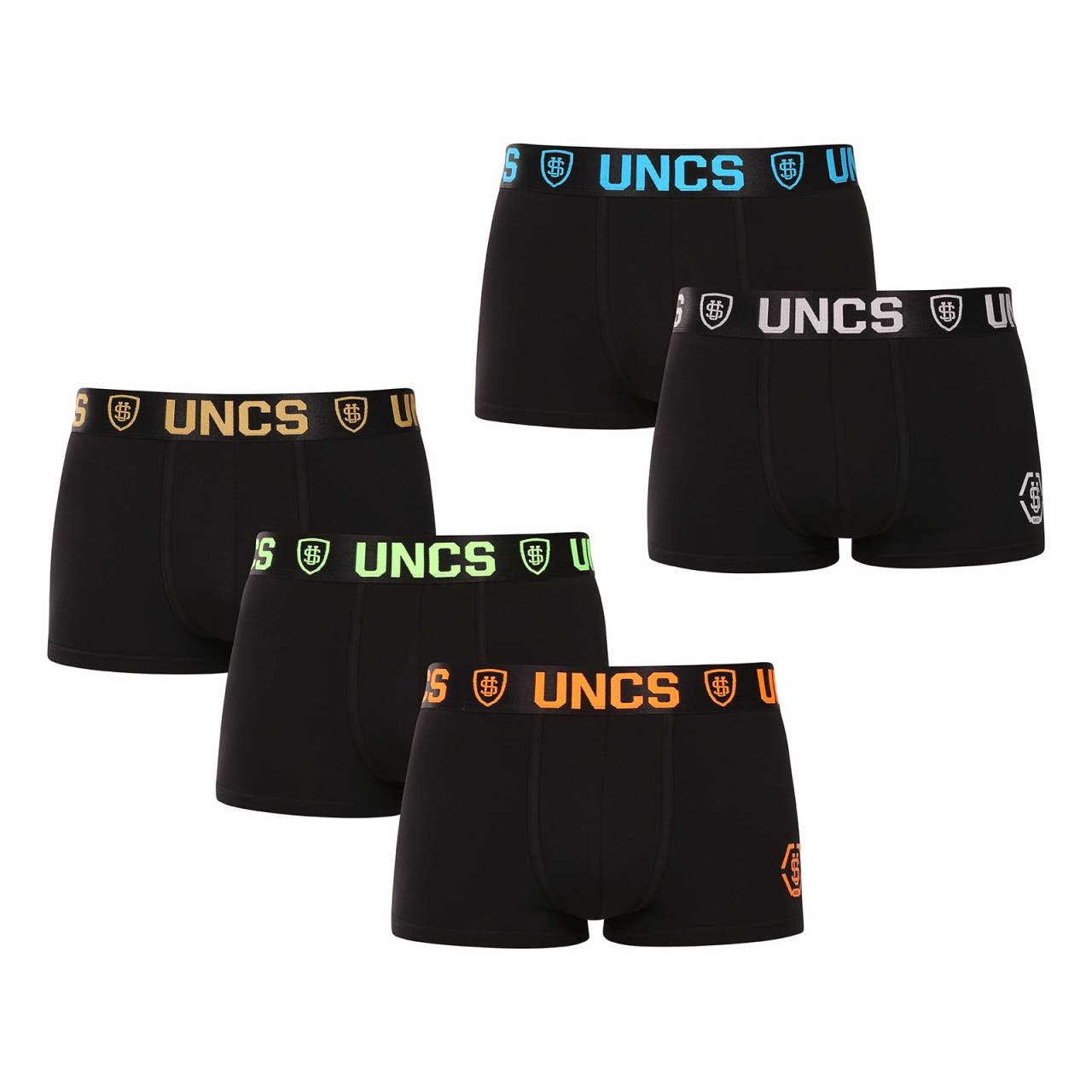 5PACK pánske boxerky UNCS čierné (24Z287PSPP) 3XL, trenky.
Pánske boxerky UNCS sú navrhnuté tak, aby poskytovali maximálne pohodlie a atraktívny dizajn vo všetkých veľkostiach.
Materiály, ktoré sa prispôsobia vašim potrebám
Tento model boxeriek je vyrobený z kvalitnej zmesi bavlny a elastanu, ktorá zaručuje maximálne pohodlie aj pri celodennom nosení.
Moderný strih a výrazný dizajn
Boxerky UNCS majú dlhšie nohavičky, ktoré zabraňujú odieraniu a poskytujú dodatočnú oporu počas pohybu.
Prečo by ste mali vyskúšať boxerky UNCS

Štýlový vzhľad: Moderný dizajn s kontrastnými prvkami dodáva boxerkám atraktívny vzhľad.
Dlhšie nohavičky: Poskytujú pohodlie a minimalizujú trenie pri pohybe.
Vytkávaná guma s logom UNCS: Pohodlný pás, ktorý pevne drží, ale zároveň netlačí.

Spodná bielizeň UNCS nielen pre milovníkov extravagancie
Pánska spodná bielizeň UNCS vyniká predovšetkým príjemnými materiálmi a jednoduchými strihmi.
Ako sa starať o boxerky UNCS?

Pranie: Odporúčame prať pri 30 °C s jemnými pracími prostriedkami, aby si materiál zachoval svoju kvalitu.
Sušenie: Je možné sušiť v sušičke pri nízkej teplote, čo šetrí čas.
Žehlenie: Nie je potrebné, pretože materiál drží svoj tvar bez ďalších úprav.

Tip: Staňte sa expertom na údržbu spodnej bielizne vďaka radám v našom článku a doprajte svojim obľúbeným kúskom starostlivosť, ktorú si zaslúžia.
