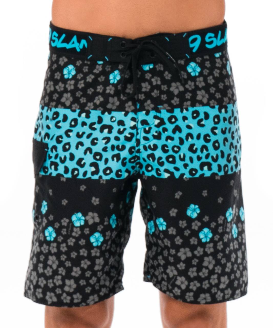 Pánske plavky 69SLAM LEOBISCUS (SLLLBC-PM) M.
Vychutnajte si leto naplno s plavkami od 69SLAM – ideálnou voľbou pre každého, kto hľadá maximálne pohodlie, funkčnosť a výrazný štýl.
Ľahké, rýchloschnúce a pripravené na akciu
Plavky sú vyrobené zo 100 % polyesteru, ktorý je ideálnym materiálom pre vodné radovánky a aktívny pohyb.
Praktický strih a premyslené detaily
Klasický strih boardshort zaisťuje pohodlné nosenie a dostatočné zakrytie.
Čo robí značku 69SLAM výnimočnou?
Značka 69SLAM pochádza z Bali a je symbolom slobody, kreativity a neobmedzeného životného štýlu.
Ako sa starať o plavky:

Pranie: Plavky je ideálne prať ručne alebo v práčke na jemný cyklus pri 30 °C.
Sušenie: Nesušte v sušičke.
Žehlenie: Plavky nežehlite – materiál to nepotrebuje a vysoké teploty by ho mohli poškodiť.