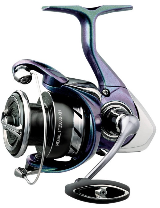 Daiwa navijak 24 regal lt 1000 d-xh.
 Airdrive Rotor posúva výkon na ďalšiu úroveň a poskytuje výnimočnú tuhosť a minimálny ohyb aj pri vysokých tlakoch odporu.
 Zažite lepšiu rovnováhu pri spárovaní s vašim preferovaným prívlačovým prútom, pretože zníženie hmotnosti predného rotora maximalizuje vašu kontrolu a presnosť.
 Vylepšite svoje rybárske nastavenia s Daiwa Regal LT, kde sa pokročilá technológia snúbi so špičkovým výkonom.
 Vlastnosti: •Airdrive Design •Telo a Kryt Tela ZAION V •Airdrive Rotor •Tough Digigear •Infinite Anti-Reverse •ATD Typ - L brzdový systém •Cross Wrap systém •ABS Hliníková Longcast Cievka •Twist Buster III Kladka •T-Shape Páčka Rukoväte