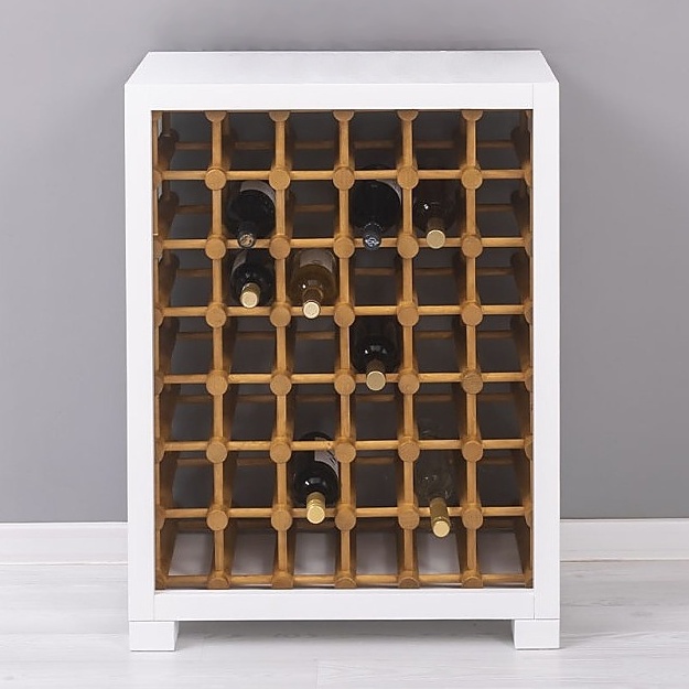 Vinotéka ardene 735 - biela/hnedá.

 

Vinotéka z poctivého borovicového dreva sa hodí ho každej miestnosti.

Vnútro regálu je ošetrené voskovou povrchovou úpravou v odtieni P001.

Kapacita vinotéky je 42 fliaš.

 

Výrobok je dodávaný v zmontovanom stave a veľmi pevná konštrukcia umožňuje použitie po naozaj dlhú dobu.

 

Rozmery vinotéky Ardene 735 sú 90x68x35cm (š, v, h).

 

Na prehliadnutie ďalších masívnych kúskov nábytku od tohto výrobcu kliknite TU.

 

Farba na fotografii sa môže ľahko líšiť oproti reálnemu výrobku. Príčinnou môže byť zobrazovanie farieb monitora či rôzne nasvietenie výrobkov pri fotení.


Z dôvodov výroby masivného nábytku na zákazku, sme nútení požadovať od zákazníka zálohu v minimálnej výške 30% z ceny nábytku.