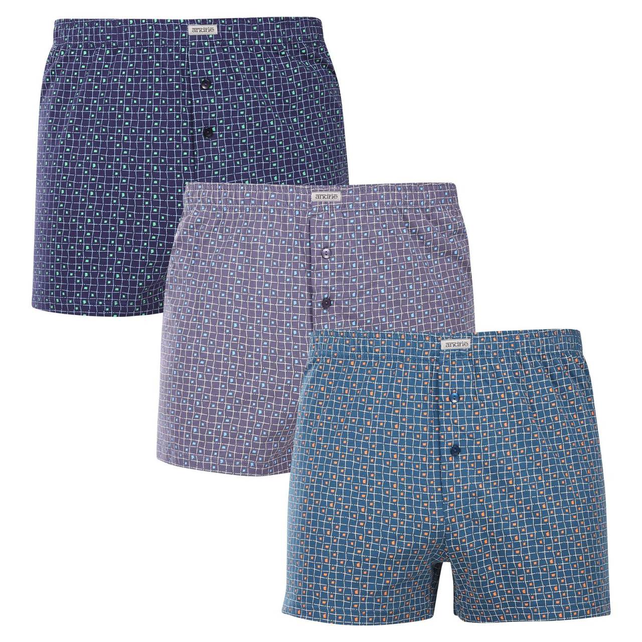 3PACK pánske trenky Andrie viacfarebné (PS 5895) L, trenírky.
Doplnite svoj šatník o pohodlný a štýlový kúsok.
Prémiový materiál pre celodenné pohodlie
Boxerky Andrie sú vyrobené zo 100 % bavlny, ktorá ponúka jemnosť a priedušnosť.
Elegantný dizajn a pohodlný strih
Boxerky majú diskrétne vzory v rôznych farbách, ktoré dodávajú šatníku moderný vzhľad a originalitu.
Prečo si kúpiť boxerky Andrie?

100% bavlna pre jemnosť a pohodlie.


Klasický voľný strih pre maximálny komfort.


Diskrétny dizajn, ktorý sa hodí na každú príležitosť.

Andrie ponúka české spodné prádlo pre mužov, ktorí vedia, čo chcú
Pánske boxerky Andrie vynikajú príjemnými materiálmi a kvalitným spracovaním.
Ako sa starať o boxerky Andrie
Aby si zachovali kvalitu a pohodlie, postupuj podľa týchto jednoduchých krokov:

Pranie: Per na maximálnej teplote 40 °C s jemnými pracími prostriedkami, aby materiál zostal mäkký a vzory intenzívne.


Sušenie: Boxerky nesušte v sušičke, odporúčame ich nechať voľne uschnúť.


Žehlenie: Pre hladký vzhľad môžete boxerky žehliť na nízkej teplote.

Tip: Staňte sa odborníkom na údržbu spodnej bielizne vďaka tipom v našom článku a doprajte svojim obľúbeným kúskom starostlivosť, ktorú si zaslúžia.