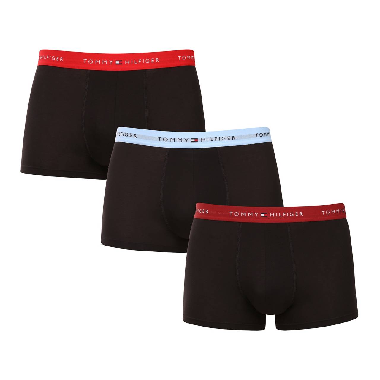3PACK pánske boxerky Tommy Hilfiger čierne (UM0UM02763 0TP) M, trenky.
Doprajte si nadčasový štýl a špičkový komfort s pánskymi boxerkami od značky Tommy Hilfiger.
Prémiový materiál pre maximálne pohodlie
Boxerky Tommy Hilfiger sú vyrobené z jemnej, na dotyk veľmi príjemnej bavlny s prímesou umelého vlákna, ktorý im dodáva pružnosť a dlhú životnosť.
Ikonyický štýl a precízny strih
Boxerky majú dlhšie nohavičky, ktoré sa nevyhrávajú a poskytujú dostatočné zakrytie a komfort.
Prečo by vám boxerky Tommy Hilfiger nemali chýbať

Prémiová bavlna s elastanom: Mäkká, priedušná a pohodlná na celodenné nosenie.
Dlhšie nohavičky a vyšívaný guma: Stabilita, štýl a žiadne rolovanie.
Elegantný a nadčasový dizajn: Skvelé na každodenné aj špeciálne príležitosti.

Spodná bielizeň Tommy Hilfiger je zárukou najvyššej kvality
Značka Tommy Hilfiger sa stala ikonou amerického obliekania pred takmer 40 rokmi a jej farebnosť v odtieňoch modrej, červenej a bielej je rozpoznateľná na prvý pohľad.
Ako sa starať o boxerky Tommy Hilfiger

Pranie: Per na 30 °C.
Sušenie: Boxerky možno sušiť v sušičke pri nízkej teplote.
Žehlenie: V prípade potreby je možné ich žehliť na nižšiu teplotu.

Tip: Nájdenie ideálneho kúsku spodnej bielizne môže byť niekedy náročné.