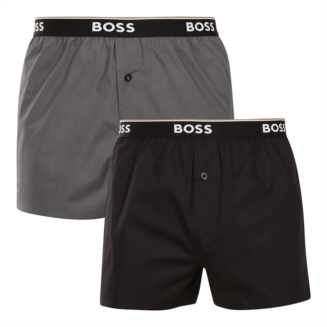 2PACK moške široke boksarice BOSS večbarvne (50545913 345) XL.
Iščete spodnje perilo, ki združuje eleganco, maksimalno udobje in vrhunsko kakovost?
Naravni bombaž za maksimalno udobje
Kratke hlače so izdelane iz 100-odstotnega bombaža, ki je mehak, zračen in prijeten na otip.
Elegantna zasnova in udobno prileganje
Kratke hlače BOSS odlikuje klasičen ohlapnejši kroj, ki zagotavlja največjo svobodo gibanja in udobje.
Zakaj imate radi kratke hlače BOSS?

100-odstotni bombaž za veliko udobje: Naravni material, ki diha.
Ohlapno prileganje za največje udobje: Idealna je za vsakodnevno nošenje in sprostitev.
Elegantna zasnova: Klasična barvna shema za brezčasen videz.
Tkana guma BOSS: Eleganten element dodaja razkošen videz.

Spodnje perilo BOSS bo všeč vsem elegantnim moškim
Blagovna znamka BOSS je nastala iz znanega proizvajalca oblačil Hugo Boss kot linija izdelkov za moške, ki imajo radi kakovostne kose in brezčasen videz.
Kako skrbeti za kratke hlače?

Pralnica: Perite pri največ 30 °C, da ohranite mehkobo materiala.
Sušenje: Sušilnik lahko uporabite, vendar le na nižji temperaturi.
Likanje: Kratke hlače lahko likate na srednji temperaturi.

Nasvet: Iskanje najljubšega spodnjega perila je lahko dolga pot, zato želimo, da bi vaši najljubši kosi zdržali dolgo časa.