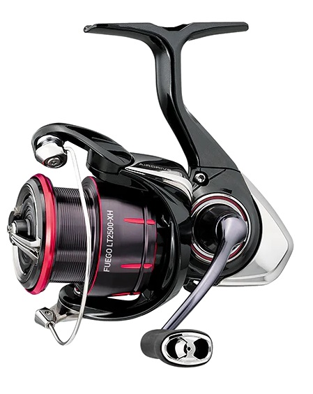 Daiwa navijak 23 fuego lt 5000 c.
   Parametre: •Dizajn AIRDRIVE • Telo valca ZAION V® •Konštrukcia tela MagSealed® •6 guličkových ložísk •ZAION V® AIRDRIVE ROTOR® •Prevody TOUGH DIGIGEAR® •Krížové navíjanie vlasca Cross Wrap® •Kovaná hliníková cievka na ďaleké hody ABS® •Rolový držiak AIRDRIVE Valček Twist Buster® III