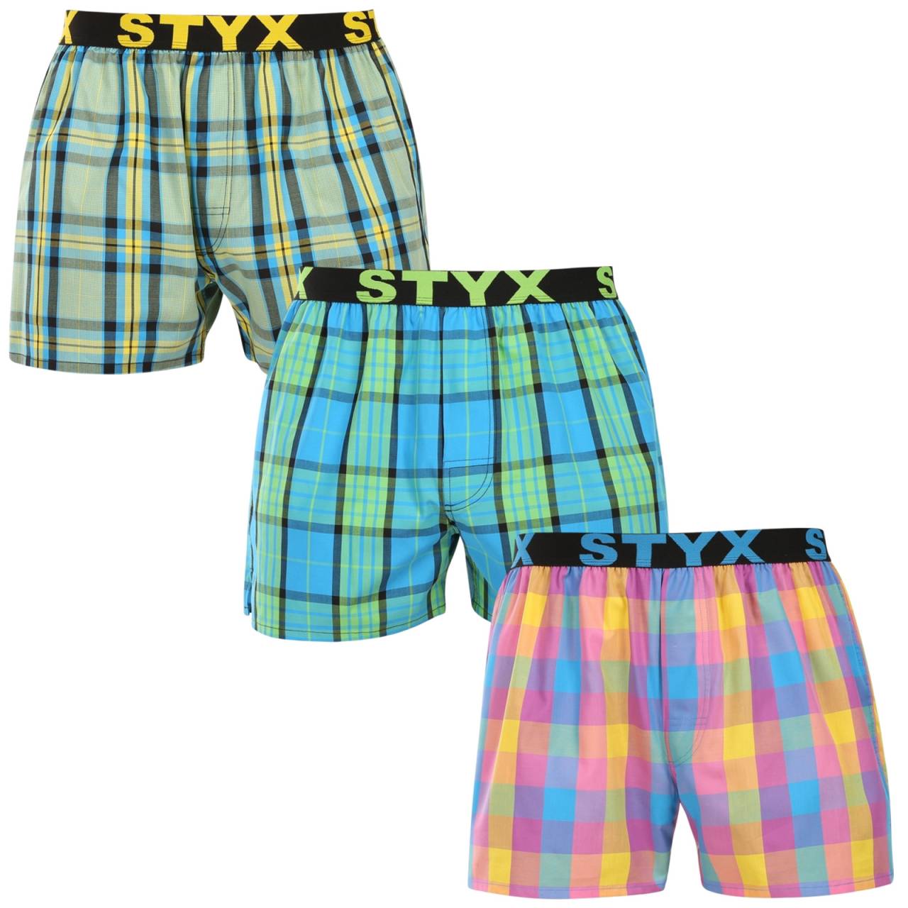 3PACK moške široke boksarice Styx športna guma večbarvne (3B110103) S.
Iščete kratke hlače, ki združujejo slog, udobje in vrhunsko kakovost?
Kakovostni bombaž za popolno udobje
Kratke hlače so izdelane iz vrhunskega 100-odstotnega bombaža, ki ni le mehak na otip, ampak tudi odlično diha.
Klasičen kroj in sodoben videz
Zaradi ohlapnega kroja se boste v teh kratkih hlačah počutili povsem udobno, saj zagotavljajo veliko prostora za naravno gibanje.
Zakaj bi vsekakor morali preizkusiti kratke hlače Styx

100-odstotni bombaž za največje udobje: Kratke hlače so izdelane iz visokokakovostnega bombaža, ki je mehak, zračen in prijazen do kože, kar zagotavlja udobje ves dan.
Športna tkana guma: Čvrsta, a udobna elastika z logotipom Styx drži hlače na mestu, ne da bi se neprijetno zarezala ali razrahljala.
Češka proizvodnja in kakovostna izdelava: Styx je tradicionalna češka blagovna znamka, ki se ponaša z natančno izdelavo, vzdržljivostjo in dolgo življenjsko dobo izdelka.

Češka blagovna znamka Styx ponuja zabavo in vrhunsko kakovost
Spodnje perilo Styx je še posebej priljubljeno pri tistih, ki jim je pomembna individualnost.
Kako skrbeti za kratke hlače Styx?
Če želite, da bodo vaše kratke hlače dolgo ostale v odlični kondiciji, vam priporočamo naslednje nasvete.

Pralnica: Priporočamo pranje pri 30 °C, da bombaž ohrani mehkobo in barve ostanejo bogate.
Sušilni stroj: Sušenje v sušilnem stroju ni priporočljivo, da se material ne skrči.
Likanje: Bombaž lahko likate, vendar priporočamo nižjo temperaturo, da ne poškodujete tkanine.

Nasvet: Postanite strokovnjak za vzdrževanje spodnjega perila z z nasveti v našem članku in svojim najljubšim kosom zagotovite nego, ki si jo zaslužijo.