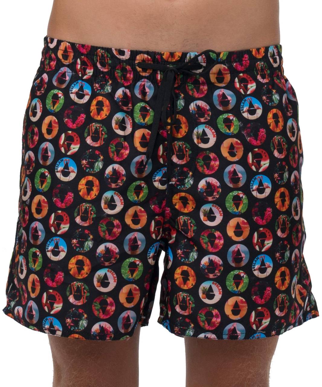 Maillots de bain hommes 69SLAM SPRING POGS (SEBSRP-PM) L.
Profitez pleinement de l'été avec un maillot de bain de 69SLAM - le choix idéal pour ceux qui recherchent un maximum de confort, de fonctionnalité et de style distinctif.
Léger, séchage rapide et prêt à l'action
Le maillot de bain est fabriqué en 100% polyester, la matière idéale pour s'amuser dans l'eau et bouger activement.
Coupe pratique et détails bien pensés
La coupe classique assure une tenue confortable et une couverture suffisante.
Qu'est-ce qui fait la spécificité de la marque 69SLAM ?
La marque 69SLAM, originaire de Bali, est un symbole de liberté, de créativité et de style de vie débridé.
Comment entretenir votre maillot de bain :

Blanchisserie: Lavez les maillots de bain idéalement à la main ou en machine à laver avec un programme doux à 30 °C.
Séchage : Ne le séchez pas dans le sèche-linge.
Repassage: Ne repassez pas le maillot de bain : la matière n'en a pas besoin et les températures élevées pourraient l'endommager.