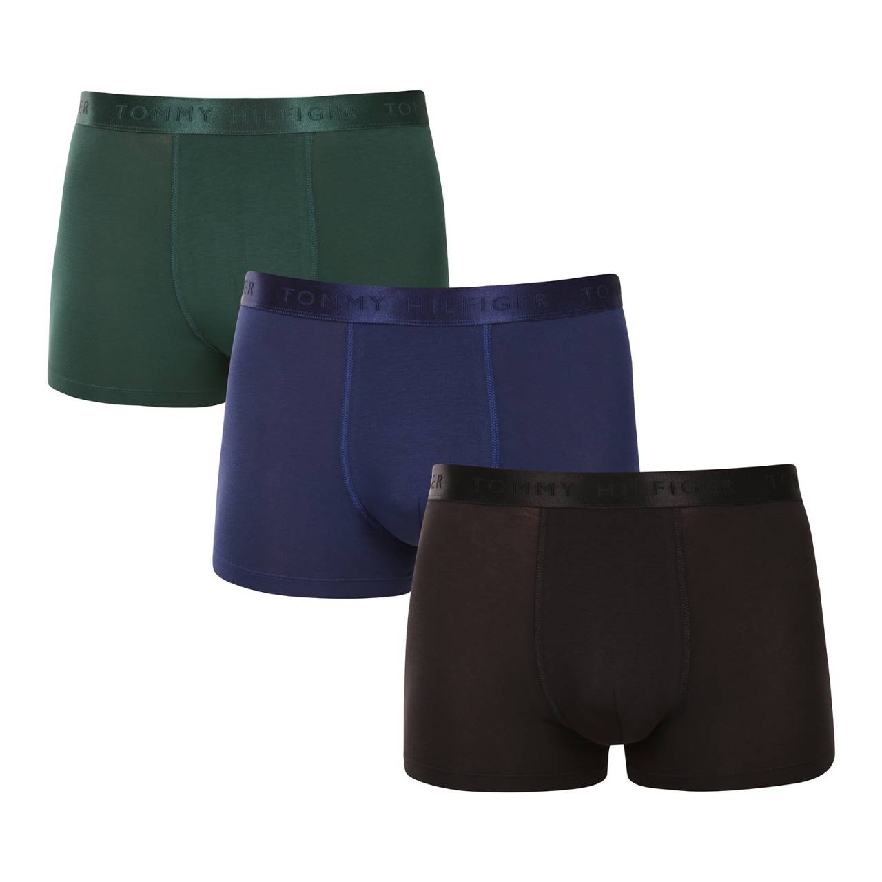 3PACK pánske boxerky Tommy Hilfiger viacfarebné (UM0UM02760 0T4) M, trenky.
Doprajte si nadčasový štýl a špičkový komfort s pánskymi boxerkami od značky Tommy Hilfiger.
Prémiový materiál pre maximálne pohodlie
Boxerky Tommy Hilfiger sú vyrobené z jemnej, na dotyk veľmi príjemnej bavlny s prímesou elastanu, ktorý im dodáva pružnosť a dlhú životnosť.
Ikonyický štýl a precízny strih
Boxerky majú dlhšie nohavičky, ktoré sa nevyhrávajú a poskytujú dostatočné zakrytie a komfort.
Prečo by vám boxerky Tommy Hilfiger nemali chýbať

Prémiová bavlna s elastanom: Mäkká, priedušná a pohodlná na celodenné nosenie.
Dlhšie nohavičky a vyšívaný guma: Stabilita, štýl a žiadne rolovanie.
Elegantný a nadčasový dizajn: Skvelé na každodenné aj špeciálne príležitosti.

Spodná bielizeň Tommy Hilfiger je zárukou najvyššej kvality
Značka Tommy Hilfiger sa stala ikonou amerického obliekania pred takmer 40 rokmi a jej farebnosť v odtieňoch modrej, červenej a bielej je rozpoznateľná na prvý pohľad.
Ako sa starať o boxerky Tommy Hilfiger

Pranie: Per na 30 °C.
Sušenie: Boxerky možno sušiť v sušičke pri nízkej teplote.
Žehlenie: V prípade potreby je možné ich žehliť na nižšiu teplotu.

Tip: Nájdenie ideálneho kúsku spodnej bielizne môže byť niekedy náročné.