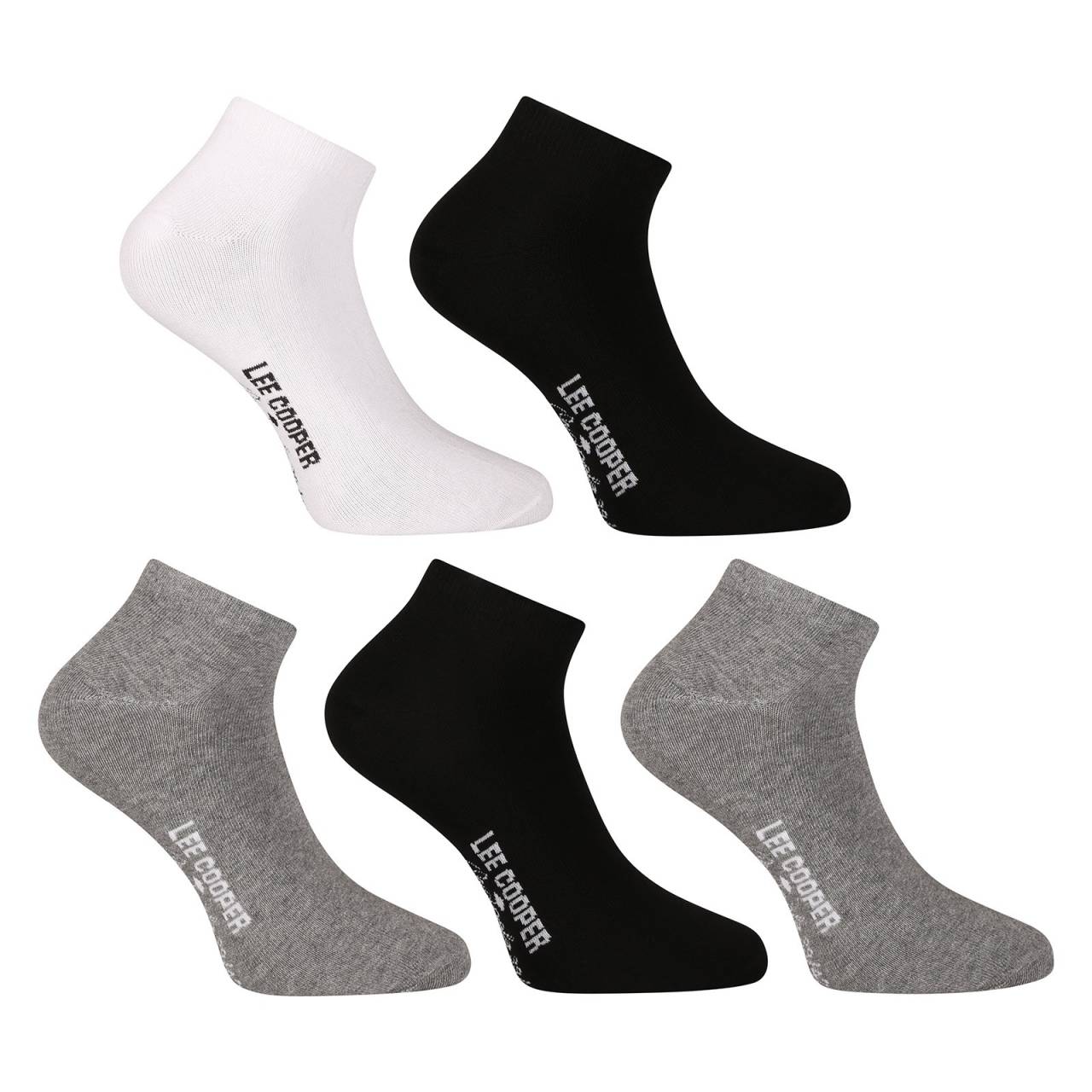 5PACK Lee Cooper sukat matalat moniväriset (PO41031-1) S.
Hemmottele itseäsi brittiläisellä laadulla ja tyylillä Lee Cooperin matalilla nilkkasukilla.
Mukavat materiaalit jokapäiväiseen käyttöön
Lee Cooperin sukat on valmistettu laadukkaista materiaaleista, jotka takaavat mukavuuden ja kestävyyden.
Minimalistinen muotoilu sopii jokaiseen asuun
Lee Cooperin sukissa on tyylikäs ja yksinkertainen muotoilu, joka sopii kaikkeen toimintaan.
Miksi valita Lee Cooperin sukat?

Mukavuus ja laatu: Puuvillamateriaali on hellävarainen iholle ja takaa mukavuuden koko päiväksi.
Tyylikäs muotoilu: Tyylikäs ja minimalistinen sileä ulkonäkö korostaa mitä tahansa asua.
Yleiskäyttöinen: Ihanteellinen jokapäiväiseen käyttöön ja urheiluun.

Lee Cooperin alusvaatteet sopivat sinulle joka tilanteessa
Brittiläinen tuotemerkki Lee Cooper tunnetaan kaikkialla maailmassa, ja sen valikoima on todella laaja.
Kuinka hoitaa uusia suosikkisukkia
Jotta Lee Cooper -sukkasi kestäisivät mahdollisimman pitkään, suosittelemme noudattamaan seuraavia ohjeita:

Pesula: Per enintään 30 °C:n lämpötilaan.
Kuivausrumpu: Älä kuivaa rumpukuivauksessa, älä käytä valkaisuaineita ja vältä kuivapesua.
Silitys: Sukkia ei tarvitse silittää.

Vinkki: Ryhdy alusvaatteiden huollon asiantuntijaksi artikkelimme neuvot ja anna suosikkikappaleillesi niiden ansaitsema hoito.