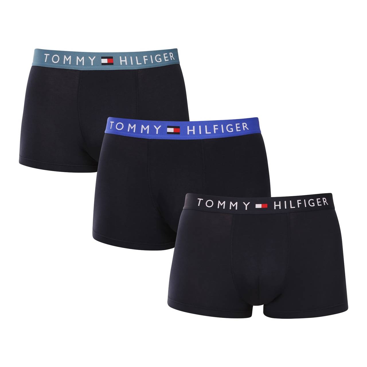 3PACK pánske boxerky Tommy Hilfiger tmavo modré (UM0UM03181 0XE) L, trenky.
Doprajte si nadčasový štýl a špičkový komfort s pánskymi boxerkami od značky Tommy Hilfiger.
Prémiový materiál pre maximálne pohodlie
Boxerky Tommy Hilfiger sú vyrobené z jemnej, na dotyk veľmi príjemnej bavlny s prímesou elastanu, ktorý im dodáva pružnosť a dlhú životnosť.
Ikonyický štýl a precízny strih
Boxerky majú dlhšie nohavičky, ktoré sa nevyhrávajú a poskytujú dostatočné zakrytie a komfort.
Prečo by vám boxerky Tommy Hilfiger nemali chýbať

Prémiová bavlna s elastanom: Mäkká, priedušná a pohodlná na celodenné nosenie.
Dlhšie nohavičky a vyšívaný guma: Stabilita, štýl a žiadne rolovanie.
Elegantný a nadčasový dizajn: Skvelé na každodenné aj špeciálne príležitosti.

Spodná bielizeň Tommy Hilfiger je zárukou najvyššej kvality
Značka Tommy Hilfiger sa stala ikonou amerického obliekania pred takmer 40 rokmi a jej farebnosť v odtieňoch modrej, červenej a bielej je rozpoznateľná na prvý pohľad.
Ako sa starať o boxerky Tommy Hilfiger

Pranie: Per na 30 °C.
Sušenie: Boxerky možno sušiť v sušičke pri nízkej teplote.
Žehlenie: V prípade potreby je možné ich žehliť na nižšiu teplotu.

Tip: Nájdenie ideálneho kúsku spodnej bielizne môže byť niekedy náročné.
