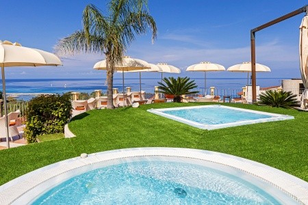 Taliansko Kalábria Piccolo 10 dňový pobyt Polpenzia Letecky Letisko: Praha June 2026 ( 2/06/26-11/06/26)