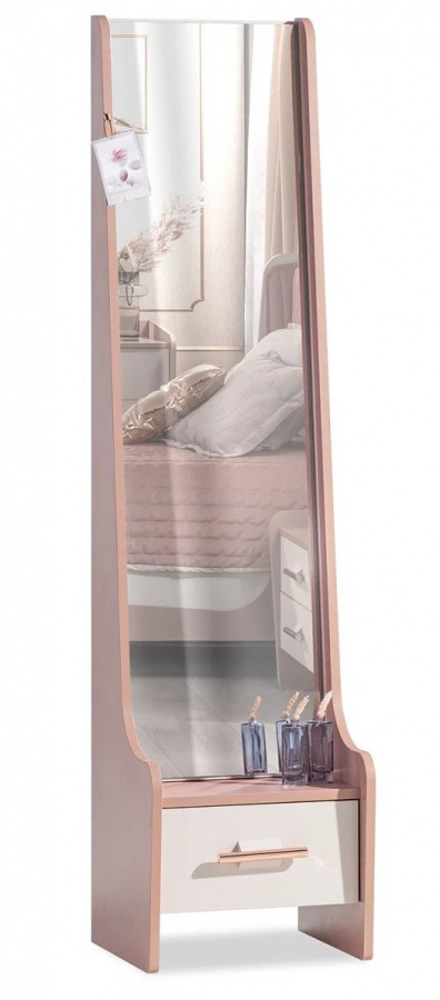 Stojace zrkadlo viviana - ružová, biela.

 

Pod zrkadlom sa nachádza praktická zásuvka na drobnosti, šperky alebo kozmetiku, aby ste mali všetko potrebné vždy po ruke.

 

Korpus je vyrobený z kvalitnej drevotrieskovej dosky (lamino), ktorá je odolná a ľahko sa udržiava, a stojí na vyvýšenom podstavci, ktorý uľahčuje upratovanie pod nábytkom.

 

Kombinácia púdrovo ružového dekoru s čisto bielou čelnou plochou zásuvky pôsobí sviežo a sofistikovane, takže sa zrkadlo ľahko zladí s modernými interiérmi aj nežne ladenými spálňami.

 

Rozmery stojaceho zrkadla sú 168 × 41 × 38 cm (v, š, h).

 

Ďalšie produkty z kolekcie Viviana nájdete v súvisiacich produktoch nižšie.