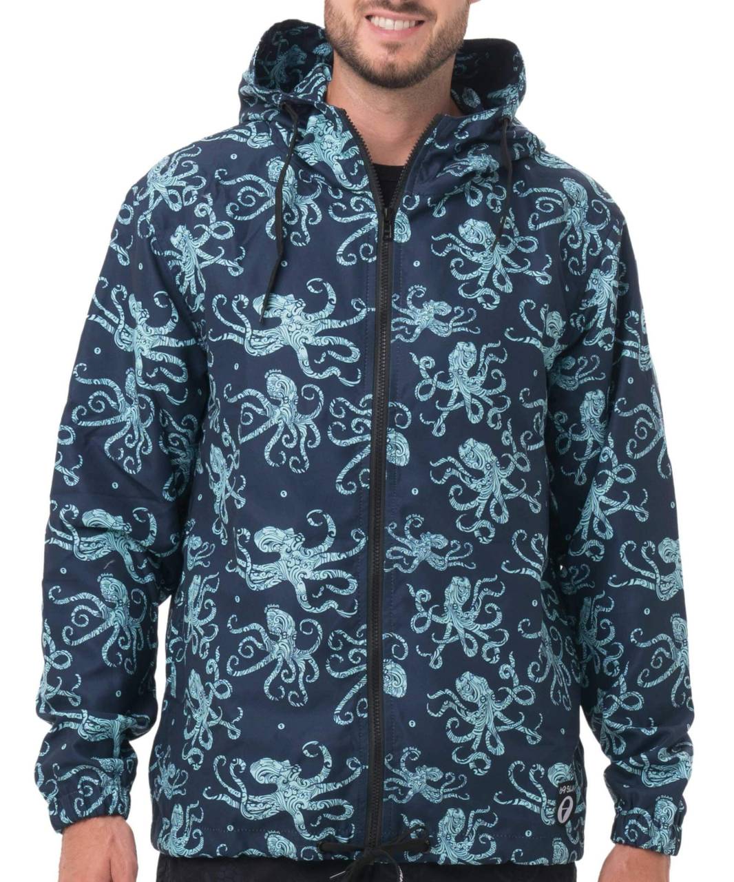 Pánska bunda 69SLAM ETNIC OCTO (MHWOCT-PM) L.
Oživte svoj šatník a vyjadrite svoju osobnosť s výraznou bundou od 69SLAM – značky, ktorá vznikla na slnečnom Bali a je určená pre tých, ktorí sa neboja byť viditeľní.
Ľahký a odolný materiál pre aktívny život
Bunda je vyrobená z ľahkého polyesteru, ktorý vyniká svojou odolnosťou, ľahkou údržbou a rýchloschnúcimi vlastnosťami.
Štýl, ktorý nikdy nezostarne
Typický podpis značky 69SLAM – odvážne vzory, provokatívne motívy a divoké dizajny – zaručí, že sa nestratíte v dave.
Nečakajte, buďte sami sebou – v bunde od 69SLAM
Nevypadajte ako dav – obliekajte sa originálne a žite život naplno.
Prečo si ju zamilujete?

Ľahký, odolný a rýchloschnúci materiál
Výrazný dizajn inšpirovaný životom na Bali
Skvelá voľba na každodenné nosenie, cestovanie a voľný čas
Voľný strih pre maximálne pohodlie
Štýlová kapucňa a kvalitný zips pre funkčnosť a štýl

Ako sa starať o bundu 69SLAM:

Pranie: Bundu perte pri maximálnej teplote 30 °C.


Sušenie: Nesušte v sušičke.


Žehlenie: Bundu nežehlite.