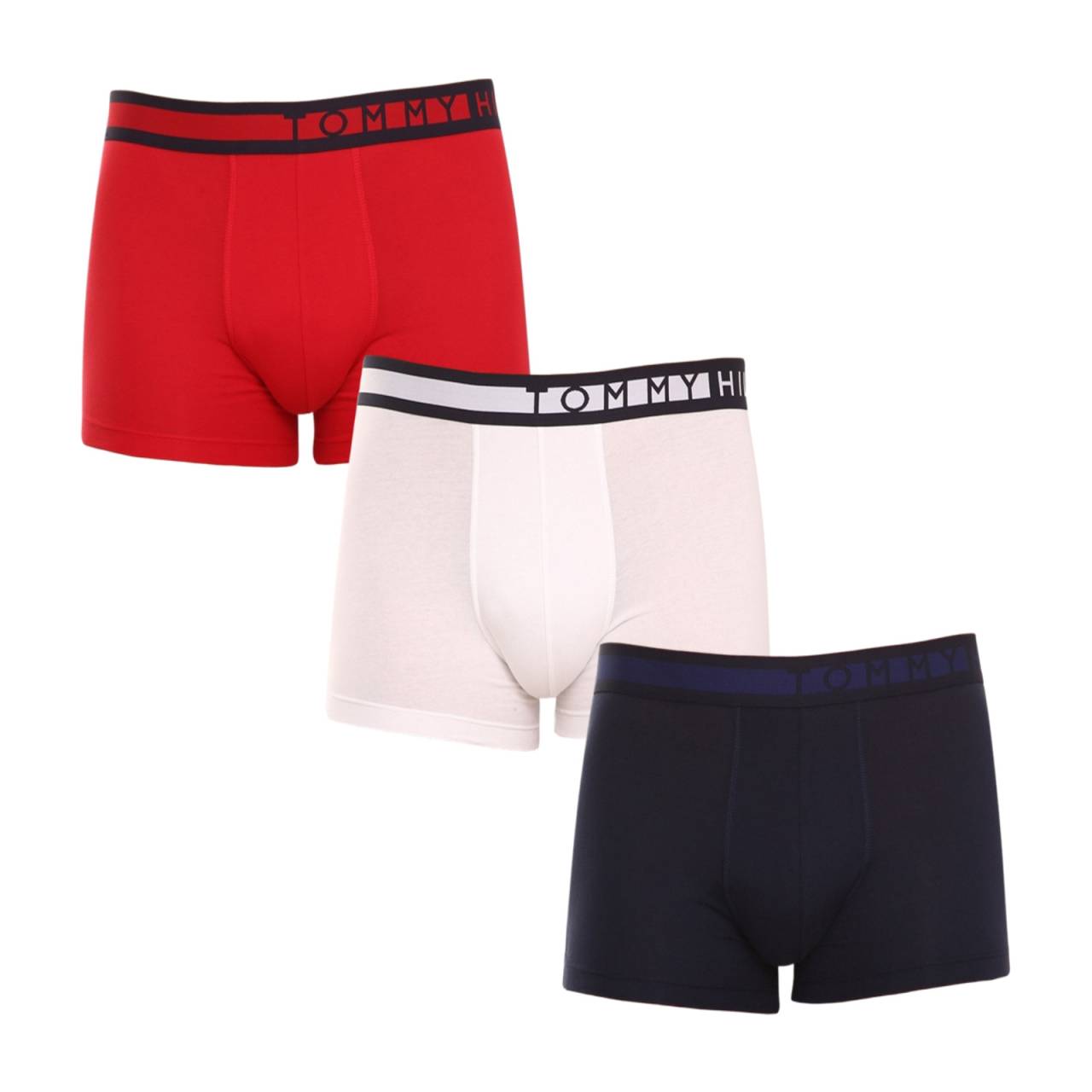 3PACK Herren Klassische Boxershorts Tommy Hilfiger mehrfarbig (UM0UM01234 0XY) XL.
Gönnen Sie sich zeitlosen Stil und höchsten Komfort mit den Herren-Boxershorts von Tommy Hilfiger.
Hochwertiges Material für maximalen Komfort
Die Tommy Hilfiger Boxershorts sind aus weicher, sehr angenehm zu tragender Baumwolle mit einem Hauch von Elastan gefertigt, was ihnen Flexibilität und Haltbarkeit verleiht.
Ikonischer Stil und präziser Schnitt
Die Boxershorts haben längere Beine, die nicht hochgekrempelt werden und ausreichend Abdeckung und Komfort bieten.
Warum Sie Tommy Hilfiger Boxershorts nicht verpassen dürfen

Hochwertige Baumwolle mit Elastan: Weich, atmungsaktiv und bequem für ganztägigen Tragekomfort.
Längeres Bein und elastischer Bund: Stabilität, Stil und kein Scrollen.
Elegantes und zeitloses Design: Ideal für den Alltag und besondere Anlässe.

Tommy Hilfiger Unterwäsche ist eine Garantie für höchste Qualität
Die Marke Tommy Hilfiger wurde vor fast 40 Jahren zu einer Ikone amerikanischer Kleidung, und ihre farbenfrohe Palette aus Blau, Rot und Weiß ist auf den ersten Blick zu erkennen.
Pflegehinweise für Tommy Hilfiger Boxershorts

Waschen: Per bei 30 °C.
Trocknen: Boxer können bei niedriger Temperatur im Wäschetrockner getrocknet werden.
Bügeln: Falls erforderlich, können sie bei einer niedrigeren Temperatur gebügelt werden.

Tip: Das perfekte Stück Unterwäsche zu finden, kann manchmal eine Herausforderung sein.