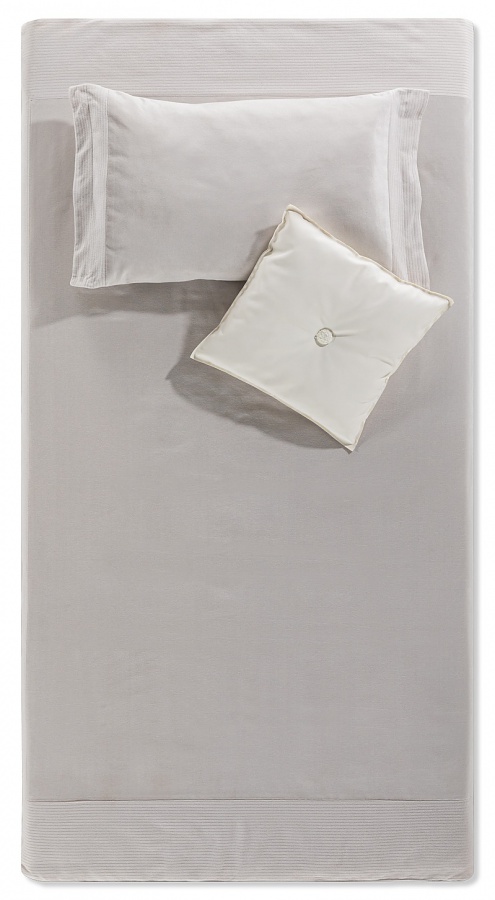 Posteľná súprava 120x200cm esme - šedá/biela.

 

Posteľná súprava Esme obsahuje:


	Prikrývka na posteľ – 188x217cm
	Prestieradlo - 172x252cm
	Vankúš - 69x52cm
	Dekoračný vankúšik - 45x45cm


 

Celý set bol vyrobený zo 100% bavlny.

 

Všetky produkty z kolekcie Esme nájdete nižšie v súvisiacich produktoch.