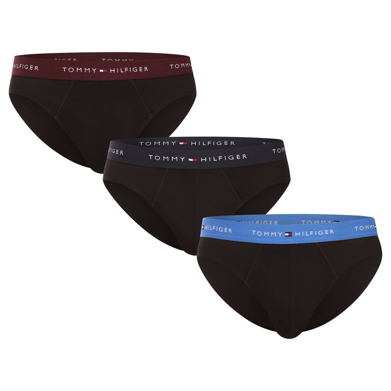 3PACK pánske slipy Tommy Hilfiger čierne (UM0UM03471 0T5) XL.
Vychutnajte si pohodlie, na ktoré sa môžete spoľahnúť každý deň, a zároveň štýl, ktorý je synonymom americkej elegancie.
Prémiový materiál pre vaše maximálne pohodlie
Slipy sú vyrobené z bavlny s prímesou elastanu, čo je osvedčená kombinácia pre spodnú bielizeň.
Nadčasový štýl pre milovníkov minimalizmu
Typický čistý dizajn značky Tommy Hilfiger je doplnený vytkávanou gumou s logom, ktorá pridáva slipom moderný a štýlový akcent.
Prečo by ste mali určite vyskúšať slipy Tommy Hilfiger

Prémiový materiál: Vysoký podiel bavlny pre prirodzený komfort a priedušnosť.
Ikona Tommy Hilfiger: Vytkávaná guma s logom dodáva štýlový a moderný vzhľad.
Univerzálne použitie: Ideálny strih pre každú príležitosť, od každodenného nosenia až po šport.

Spodná bielizeň Tommy Hilfiger je zárukou najvyššej kvality
Značka Tommy Hilfiger sa stala ikonou amerického obliekania pred takmer 40 rokmi a jej farebnosť v odtieňoch modrej, červenej a bielej je rozpoznateľná na prvý pohľad.
Ako sa starať o slipy Tommy Hilfiger
Aby vám spodná bielizeň dlho slúžila, odporúčame dodržiavať nasledujúce pokyny.

Pranie: Slipy perte na 40 °C.
Sušenie: Slipy môžete sušiť v sušičke, ale odporúčame šetrný program a nižšiu teplotu, aby sa predĺžila životnosť materiálu.
Žehlenie: Slipy je možné žehliť, ale vždy používajte nižšiu teplotu a ideálne žehlite naruby.

Tip: Tvoje obľúbené spodné prádlo si zaslúži jemné zaobchádzanie.