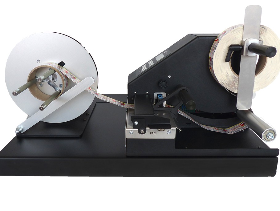 Labelmate LMC032, DISTRI-ST-RW, label counter.
Senzor etikiet - štandardný
Držiak na kotúči: 25 až 76 mm
Max.
Max.
Rýchlosť: 11 cm/sec.

Súčasťou: základová doska, prevíjač MC11