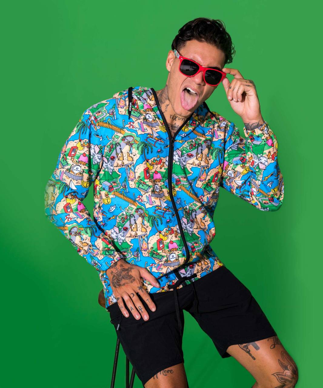 Pánska bunda 69SLAM BALI (MHWBAL-PM) L.
Oživte svoj šatník a vyjadrite svoju osobnosť s výraznou bundou od 69SLAM – značky, ktorá vznikla na slnečnom Bali a je určená pre tých, ktorí sa neboja byť viditeľní.
Ľahký a odolný materiál pre aktívny život
Bunda je vyrobená z ľahkého polyesteru, ktorý vyniká svojou odolnosťou, ľahkou údržbou a rýchloschnúcimi vlastnosťami.
Štýl, ktorý nikdy nezostarne
Typický podpis značky 69SLAM – odvážne vzory, provokatívne motívy a divoké dizajny – zaručí, že sa nestratíte v dave.
Nečakajte, buďte sami sebou – v bunde od 69SLAM
Nevypadajte ako dav – obliekajte sa originálne a žite život naplno.
Prečo si ju zamilujete?

Ľahký, odolný a rýchloschnúci materiál
Výrazný dizajn inšpirovaný životom na Bali
Skvelá voľba na každodenné nosenie, cestovanie a voľný čas
Voľný strih pre maximálne pohodlie
Štýlová kapucňa a kvalitný zips pre funkčnosť a štýl

Ako sa starať o bundu 69SLAM:

Pranie: Bundu perte pri maximálnej teplote 30 °C.


Sušenie: Nesušte v sušičke.


Žehlenie: Bundu nežehlite.