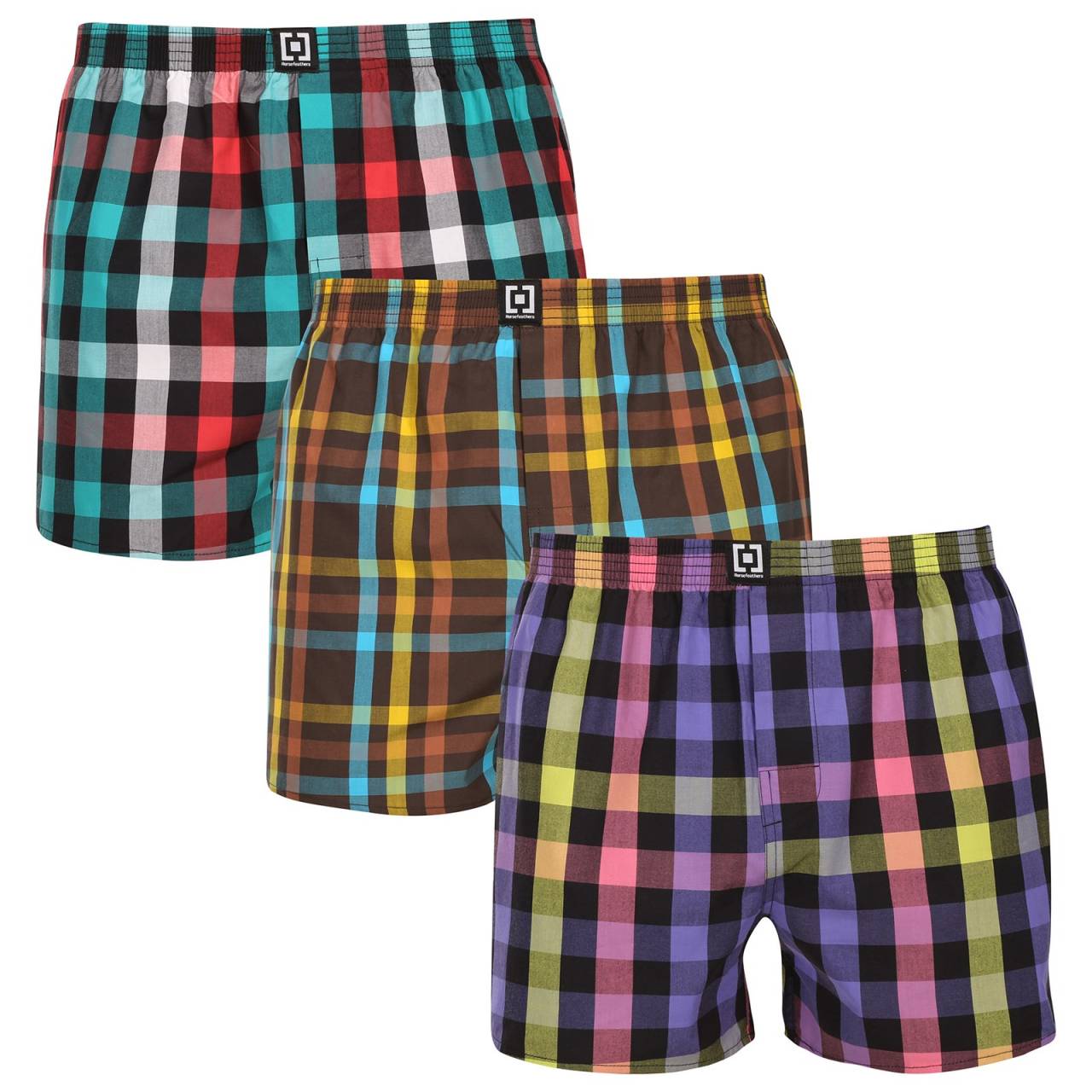 3PACK pánske trenky Horsefeathers Sonny Bundle 4 (AM285D) XXL, trenírky.
Doprajte si maximálne pohodlie a voľnosť s obľúbenými pánskymi šortkami Horsefeathers Manny v jedinečnom a zábavnom dizajne.
Kvalitný materiál pre vaše maximálne pohodlie
Šortky Horsefeathers sú vyrobené z kvalitnej 100 % bavlny, ktorá zaručuje výnimočnú mäkkosť a priedušnosť.
Funkčný dizajn a pohodlný strih
Šortky Horsefeathers majú pohodlný strih, ktorý vám poskytne úplnú voľnosť pohybu.
Prečo by ste určite mali vyskúšať šortky Horsefeathers

100% bavlnený materiál: Mäkký, priedušný a príjemný na dotyk pre maximálne pohodlie počas celého dňa.


Voľný strih: Poskytuje voľnosť pohybu bez obmedzovania, ideálny na relaxáciu a bežné nosenie.


Klasický elastický pás: Prispôsobí sa telu a udrží šortky na mieste bez nepríjemného škrčenia.


Moderný dizajn: Zábavné vzory a farby dodávajú spodnému prádlu jedinečný vzhľad.

Bielizeň Horsefeathers má štýl, vďaka ktorému šortky vyzerajú a pôsobia jedinečne.
Slovo „horsefeathers“ znamená v angličtine „úplný nezmysel“, ale spodná bielizeň od rovnomennej značky vás presvedčí, že jej kúpa nie je žiadny nezmysel.
Ako sa starať o svoje nové šortky Horsefeathers?
Vaša spodná bielizeň si zaslúži tú najlepšiu starostlivosť, aby ste si ju mohli užívať čo najdlhšie.

Pranie: Odporúčame prať pri maximálnej teplote 30 °C.


Sušenie: Šortky nie sú vhodné na sušenie v bubnovej sušičke, aby nedošlo k poškodeniu materiálu.


Žehlenie: Trenky sa môžu žehliť pri nízkej teplote.

Tip: Nájsť ten správny kus spodnej bielizne, ktorý vám dokonale padne, je niekedy náročné.