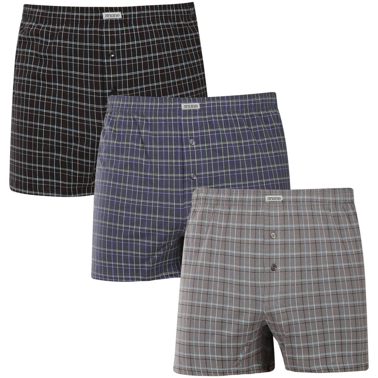 3PACK Herren Boxershorts Andrie mehrfarbig (PS 5855) XXL.
Ergänzen Sie Ihre Garderobe um ein bequemes und stilvolles Stück.
Hochwertiges Material für ganztägigen Komfort
Die Andrie-Shorts sind aus 100 % Baumwolle gefertigt, die weich und atmungsaktiv ist.
Elegantes Design und bequeme Passform
Die Shorts haben subtile Muster in verschiedenen Farben, die Ihrer Garderobe einen modernen und originellen Look verleihen.
Warum eine Andrie-Shorts?

Das Material aus 100% Baumwolle sorgt für Weichheit und Komfort.


Klassische , lockere Passform für maximalen Komfort.


Dezentes Design, das für jede Gelegenheit geeignet ist.

Andrie bietet tschechische Unterwäsche für Männer, die wissen, was sie wollen
Die Herren-Shorts Andrie zeichnen sich durch ihre angenehmen Materialien und die Qualität der Verarbeitung aus.
Pflege von Andrie's Shorts
Befolgen Sie diese einfachen Schritte, um die Qualität und den Komfort Ihrer Shorts zu erhalten:

Wäscherei: Waschen Sie es bei maximal 40 °C mit Feinwaschmitteln, damit das Material weich und die Muster intensiv bleiben.


Trocknen: Trocknen Sie die Shorts nicht im Trockner, wir empfehlen, sie an der Luft trocknen zu lassen.


Bügeln: Für ein glattes Aussehen können Sie die Shorts bei niedriger Temperatur bügeln.

Tip: Werden Sie mit den Tipps in unserem Artikel zum Experten für die Pflege von Dessous und geben Sie Ihren Lieblingsstücken die Pflege, die sie verdienen.