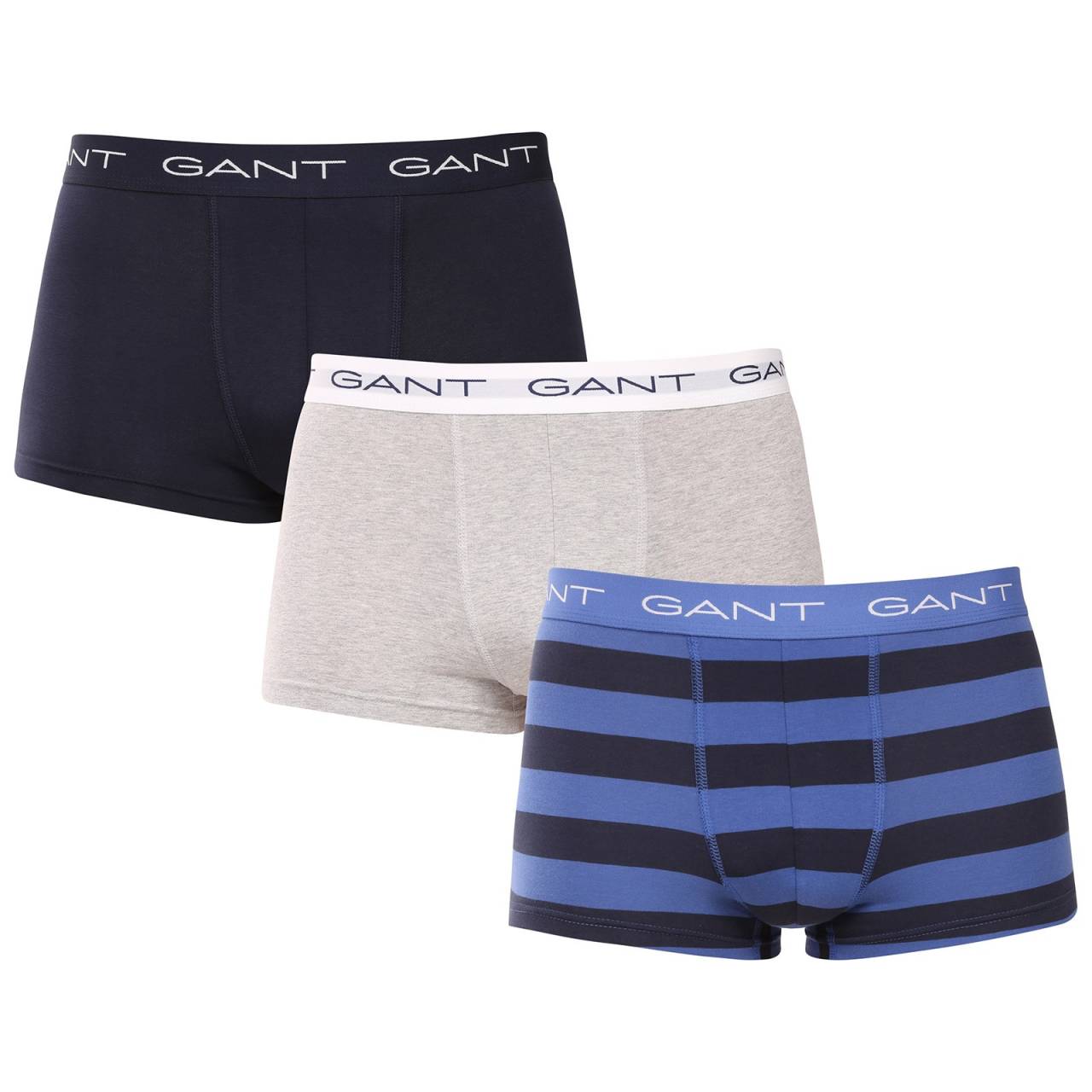 3PACK pánske boxerky Gant viacfarebné (902533013-407) M, trenky.
Stavte na pohodlie a nadčasový vzhľad s pánskymi boxerkami GANT v nadčasovej farebnej kombinácii.
Prvotriedny materiál pre každodenné pohodlie
Boxerky sú vyrobené z kvalitnej zmesi bavlny a elastanu.
Moderný dizajn do práce aj na večerné rande
Jednoduchý dizajn dopĺňa vytkávaná guma v páse s logom GANT, ktorý je mäkký a netlačí.
Prečo by ste určite mali vyskúšať boxerky GANT

Kvalitný materiál a pohodlný strih:Mäkká bavlna s elastanom zaručuje pohodlie a skvelý strih.
Štýlový minimalistický dizajn: Klasické farebné prevedenie a vyšívané elastické logo pôsobia elegantne a moderne.
Univerzálnosť: Ideálne na každodenné nosenie, do práce, na šport aj na voľný čas.

Spodná bielizeň GANT pre štýlových mužov
Od roku 1949 je značka GANT synonymom precízneho remeselného spracovania a kvalitných materiálov.
Ako sa starať o pánske boxerky GANT
Aby vám spodná bielizeň dlho vydržala v skvelom stave, odporúčame dodržiavať tieto tipy.

Perte: Per ich pri maximálnej teplote 40 °C.
Sušenie: Boxerky môžeš sušiť v sušičke - odporúčame nastaviť šetrný program na nižšiu teplotu.
Žehlenie: Ak je to potrebné, môžeš ich žehliť na nízku teplotu, ideálne naruby.

Tip: Nájsť ten správny kus spodnej bielizne, ktorý vám dokonale padne, môže byť náročné.
