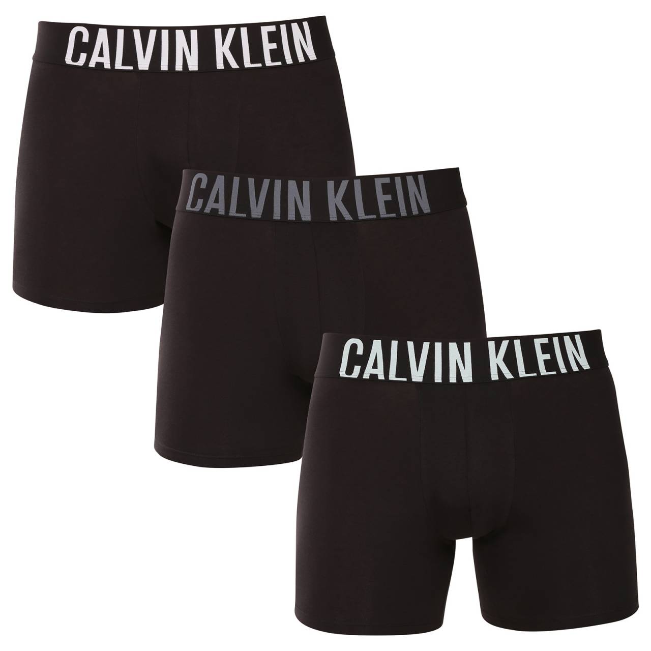 3PACK pánske boxerky Calvin Klein čierne (NB3609A- ZDO) S, trenky.
Užívajte si maximálne pohodlie a luxus s pánskymi boxerkami Calvin Klein.
Kvalitný materiál pre celodenné pohodlie
Tieto boxerky sú vyrobené z prvotriednej zmesi bavlny a elastanu.
Elegantný dizajn a praktický strih
Tkaná guma s kontrastným logom Calvin Klein vytvárajú štýlový a nadčasový vzhľad.
Prečo si zamilujete boxerky Calvin Klein

Prvotriedny materiál: Kombinácia bavlny a elastanu zaručuje mäkkosť, priedušnosť a elasticitu pre maximálne pohodlie počas celého dňa.


Štýlový dizajn: Ikonické logo Calvin Klein s vyšívanou gumou dodáva boxerkám elegantný vzhľad vhodný na každú príležitosť.


Praktický strih: dlhšie nohavice a prispôsobivý strih poskytujú väčšie pohodlie a voľnosť pohybu, ideálne na bežné nosenie, do práce aj na voľný čas.

Spodnú bielizeň Calvin Klein milujú ľudia na celom svete
Pánska spodná bielizeň Calvin Klein patrí k stáliciam módneho priemyslu.
Ako sa starať o boxerky Calvin Klein
Aby si vaše nové boxerky zachovali svoj vzhľad a kvalitu čo najdlhšie, dodržiavajte tieto jednoduché pokyny:

Pranie: Perte ich pri maximálnej teplote 30 °C.


Sušenie: Sušenie v bubnovej sušičke sa neodporúča - najlepšou voľbou je sušenie na vzduchu.


Žehlenie: Boxerky nie je potrebné žehliť, čím ušetríte čas a námahu.

Tip: Hľadanie obľúbenej spodnej bielizne môže byť beh na dlhé trate, preto chceme, aby vám obľúbené kúsky dlho vydržali.