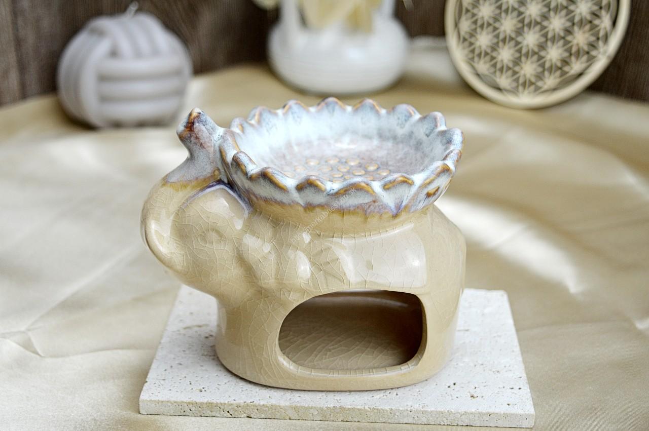 AromaLampa Slon s Lotosom krémová Tieto aroma lampy boli dokončené s dekoratívnou glazúrou, aby sa dosiahla vysoká štandardná povrchová úprava.

Ak chcete použiť esenciálne oleje, jednoducho položte do základne sviečku a niekoľko kvapiek vône nakvapkajte do misky.

Aroma lampy sú na použitie s esenciálnymi olejmi alebo vonnými voskami.

rozmery: 10 x 13 x 7cm

 

 

#aromalampa aromaterapia lampanavonnyolej vonnalampa keramickalampa cajovykahanec lampanacajovykahanec