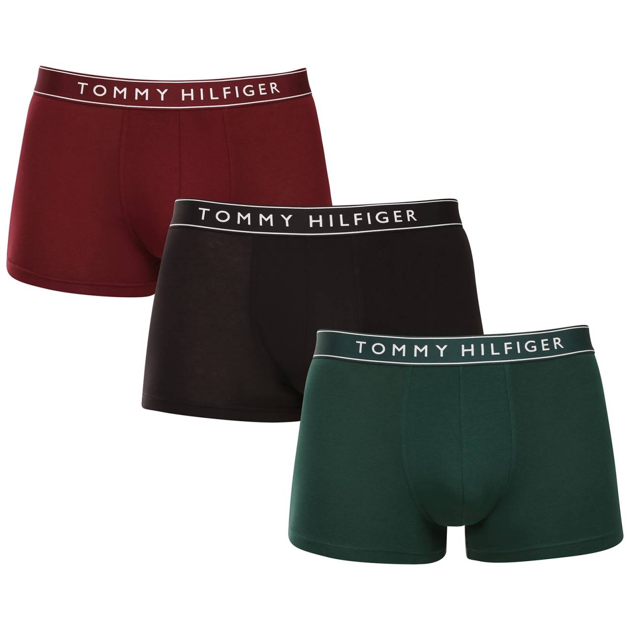 3PACK pánske boxerky Tommy Hilfiger viacfarebné (UM0UM03520 0VC) M, trenky.
Doprajte si nadčasový štýl a špičkový komfort s pánskymi boxerkami od značky Tommy Hilfiger.
Prémiový materiál pre maximálne pohodlie
Boxerky Tommy Hilfiger sú vyrobené z jemnej, na dotyk veľmi príjemnej bavlny s prímesou elastanu, ktorý im dodáva pružnosť a dlhú životnosť.
Ikonyický štýl a precízny strih
Boxerky majú dlhšie nohavičky, ktoré sa nevyhrávajú a poskytujú dostatočné zakrytie a komfort.
Prečo by vám boxerky Tommy Hilfiger nemali chýbať

Prémiová bavlna s elastanom: Mäkká, priedušná a pohodlná na celodenné nosenie.
Dlhšie nohavičky a vyšívaný guma: Stabilita, štýl a žiadne rolovanie.
Elegantný a nadčasový dizajn: Skvelé na každodenné aj špeciálne príležitosti.

Spodná bielizeň Tommy Hilfiger je zárukou najvyššej kvality
Značka Tommy Hilfiger sa stala ikonou amerického obliekania pred takmer 40 rokmi a jej farebnosť v odtieňoch modrej, červenej a bielej je rozpoznateľná na prvý pohľad.
Ako sa starať o boxerky Tommy Hilfiger

Pranie: Per na 30 °C.
Sušenie: Boxerky možno sušiť v sušičke pri nízkej teplote.
Žehlenie: V prípade potreby je možné ich žehliť na nižšiu teplotu.

Tip: Nájdenie ideálneho kúsku spodnej bielizne môže byť niekedy náročné.