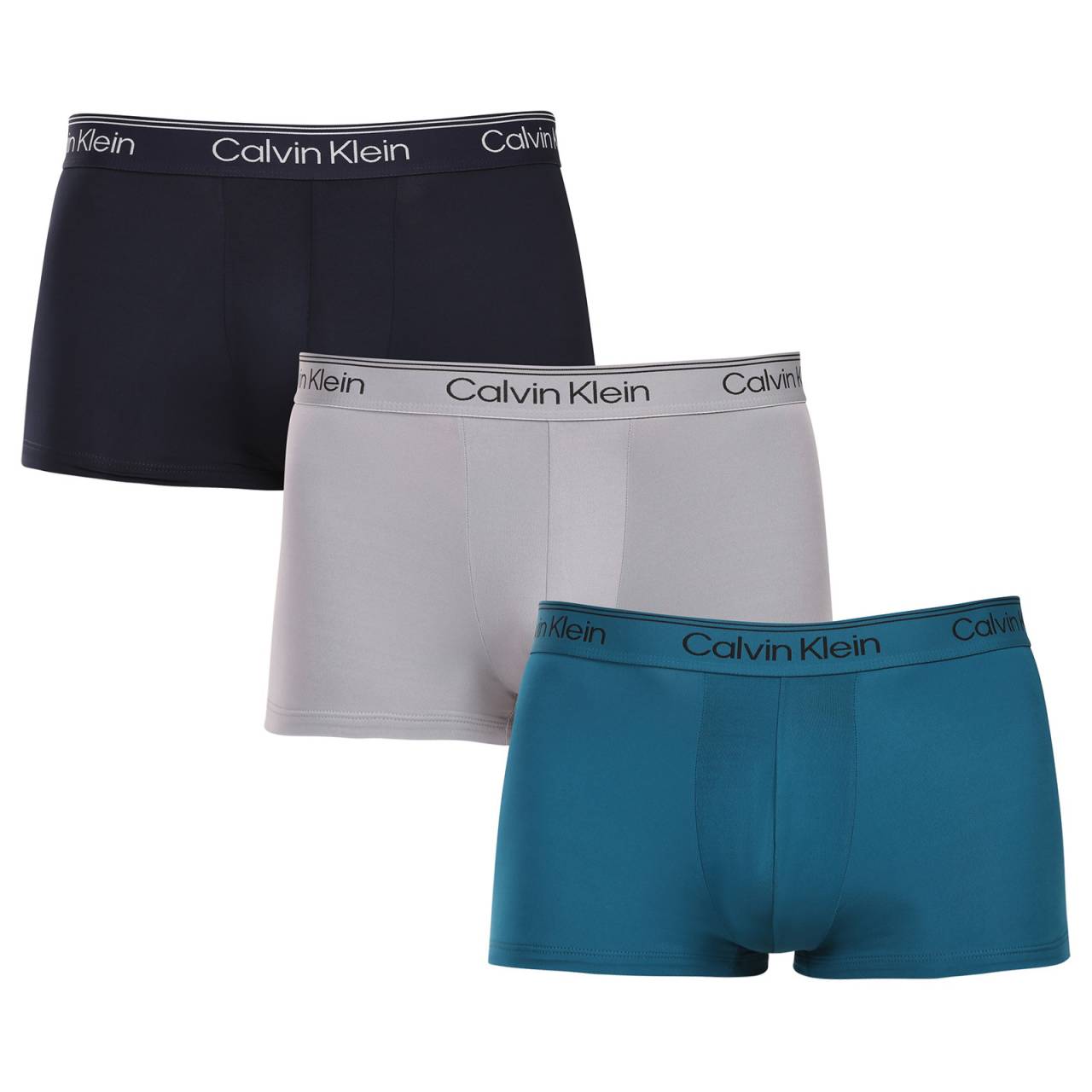 3PACK pánske boxerky Calvin Klein viacfarebné (NB4409-0B6) XL, trenky.
Chcete boxerky, ktoré ponúkajú maximálne pohodlie, moderný dizajn a špičkovú kvalitu?
Prvotriedny materiál pre celodenné pohodlie
Tieto boxerky sú vyrobené z kombinácie polyesteru a elastanu, čo poskytuje dokonalú kombináciu mäkkosti, pružnosti a odolnosti.
Moderný dizajn a dokonalý strih
Minimalistický vzhľad s elastickým pásom dopĺňa logo Calvin Klein, ktoré dodáva boxerkám luxusný a sofistikovaný štýl.
Prečo si boxerky Calvin Klein zamilujete?

Ľahký a priedušný materiál: Ideálne na každodenné nosenie aj náročné športové aktivity.
Dlhšia nohavička: Poskytuje lepšie krytie a oporu, nezhrňuje sa a neškrtí.
Rýchloschnúce a odolné: Ideálne na aktívny životný štýl.
Nadčasový dizajn: minimalistický dizajn a luxusný vzhľad značky Calvin Klein.

Spodnú bielizeň Calvin Klein milujú ľudia na celom svete.
Pánska spodná bielizeň Calvin Klein patrí k stáliciam módneho priemyslu.
Ako sa starať o boxerky?
Aby si vaše boxerky zachovali dokonalý tvar a kvalitu čo najdlhšie, dodržiavajte tieto pokyny:

Praní: Doporučujeme prát na 30 °C s jemným pracím prostředkem.
Žehlení: Nedoporučuje se, aby nedošlo k poškození materiálu.
Sušenie: Sušenie v sušičke sa neodporúča, radšej sušte voľne na vzduchu.

Tip: Nájsť ten správny kus spodnej bielizne, ktorý vám dokonale padne, môže byť náročné.