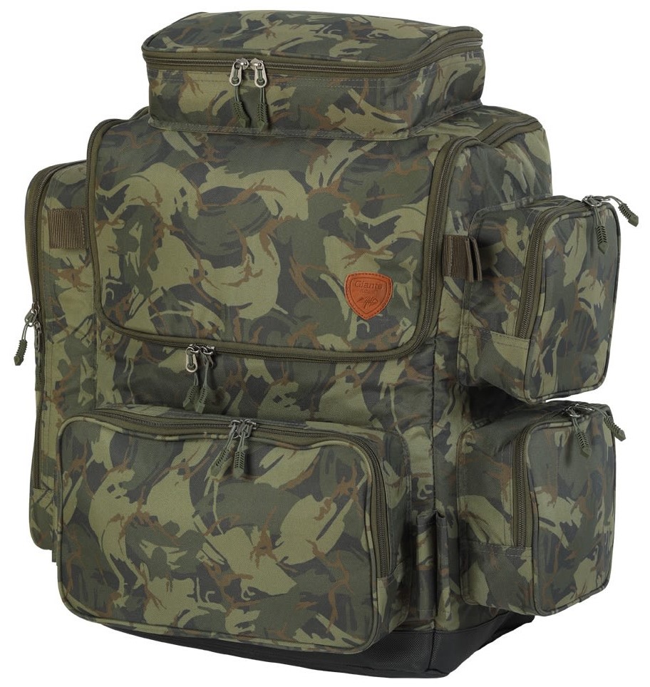 Giants fishing batoh luxury x-large rucksack.
 •Veľký robustný batoh pre dlhšie výpravy •Päť vonkajších vreciek po stranách •Robustné ramenné popruhy •Pútka na podberák a vidličky •Na chrbtovej časti dva D krúžky na uchytenie podložky •Vode odolný materiál v kamuflážovom vzore •Dno plecniaka z umývateľného materiálu