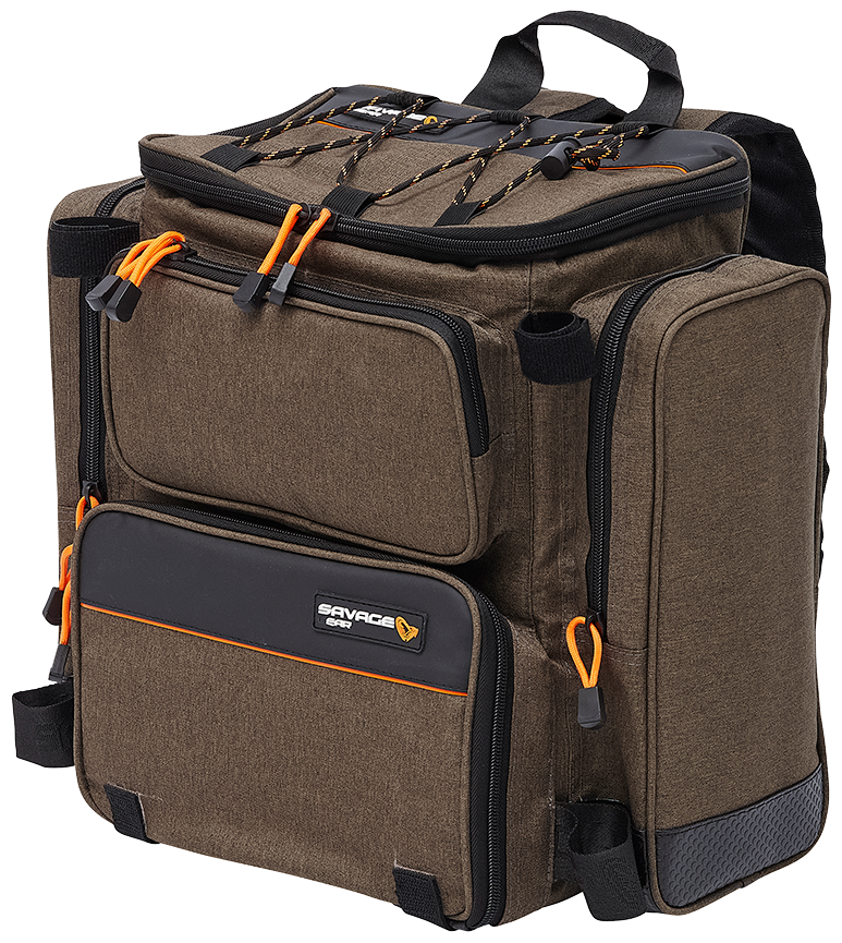 Savage gear batoh specialist rucksack 3 box 23 l.
 • Veľkosť: 40cm x 38cm x 23cm (objem 23 litrov) • Robustné zipsy • Ergonomický ramenný popruh a transportné pútka • Klip na podberák alebo fľašu • Držiak na kliešte • Popruhy na odháčkovaciu podložku • Boxy z priehľadného dymového PP materiálu s UV ochranou • 2x 5B a 1x 5A boxy v prednom paneli hlavnej priehradky