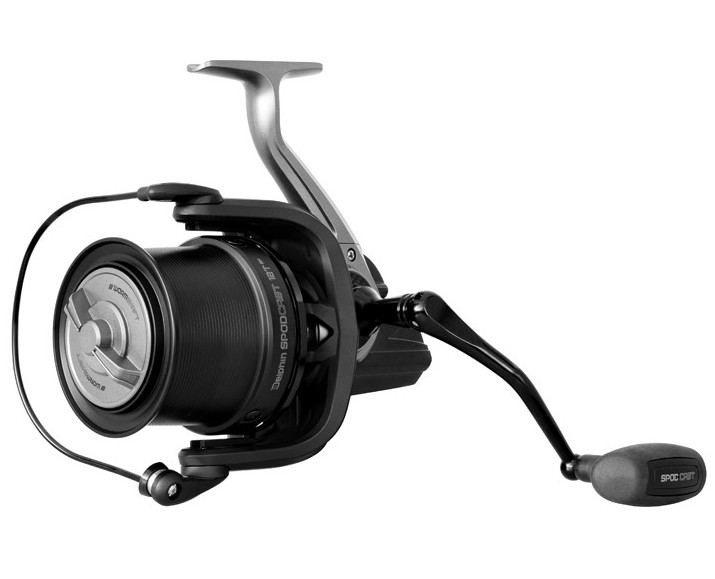 Delphin navijak spodcast 12t sh 12000.
 Hladký a bezproblémový chod navijaka zaisťuje až 9 guličkových ložísk, ktoré prispievajú k dlhej životnosti aj pri pravidelnom používaní a intenzívnom kŕmení.
 Navijak je osadený plytkou cievkou, ktorá je navrhnutá tak, aby obsiahla optimálne množstvo vlasca na nahadzovanie a vďaka odhodovej hrane a veľkému priemeru sa z nej vlasec odvíja veľmi ľahko.
 Celkový komfort pri práci s navijakom umocňuje kovová kľučka s masívnym pogumovaným madlom, ktoré zaisťuje veľmi komfortný úchop počas manipulácie.
 Technické parametre: •Kapacita cievky mm/m: 0.28/375, 0.30/325, 0.32/285 •Návin na jedno otočenie kľučky: 125 cm