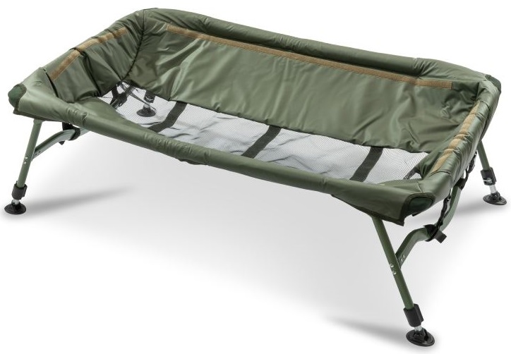 Anaconda podložka multitask craddle xl.
 Okrem toho má táto podložka pevne šité veko s gumovým popruhom na boku, výškovo nastaviteľné nohy a extra zosilnenú bezpečnostnú konštrukciu, ktorá zaručuje 100% stabilitu, aj pri meraní ťažkých rýb.
 Dôležitým prvkom pre zachovanie bezpečnosti rýb je 