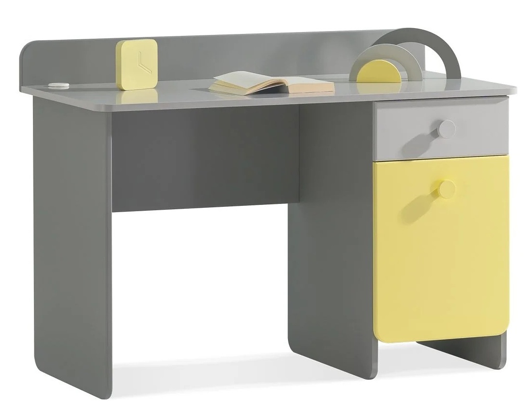 Písací stôl raundo - šedá.

 

Písací stôl Raundo ponúka dostatok priestoru na štúdium aj kreatívnu činnosť.

 

Na výrobu boli použité 18 mm drevotrieskové a MDF dosky, ktoré zaručujú pevnosť a zdravotnú nezávadnosť.

 

*ABS materiál = pevný a nárazuvzdorný plast s hladkým povrchom, ktorý je odolný voči opotrebovaniu a ľahko sa udržiava.
*MDF dosky = ľahko opracovateľný drevovláknitý materiál so širokým spektrom možných úprav, využívaný napr.

 

Rozmery písacieho stola Raundo sú 118 × 61 × 88 cm (š, h, v).

 

Ďalšie produkty z kolekcie Raundo nájdete nižšie v súvisiacich produktoch.