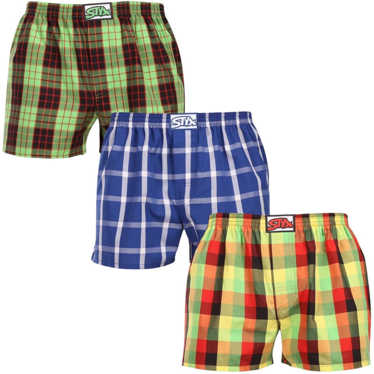 3PACK pánske trenky Styx klasická guma nadrozmer viacfarebné (3E110406) 3XL, trenírky.
Doprajte si štýl a pohodlie s pánskymi šortkami Styx v pestrých farbách a originálnom dizajne.
Mäkký materiál pre celodenné pohodlie
Šortky Styx sú vyrobené zo 100 % bavlny, ktorá ponúka mäkkosť a priedušnosť aj pri celodennom nosení.
Originálny dizajn a pohodlné nosenie
Šortky Styx vnesú do vášho šatníka hravosť a jedinečný štýl vďaka odvážnym farbám a originálnym potlačiam.
Prečo si zaobstarať šortky Styx?

Vyrobené v Českej republike s dôrazom na kvalitu a precíznosť.


Materiál zo 100 % bavlny pre mäkkosť a pohodlie.


Originálne a zábavné vzory, ktoré vás odlíšia.

Kvalita z Českej republiky, to je spodná bielizeň Styx
Spodná bielizeň Styx sa kompletne vyrába v Českej republike.
Ako sa starať o šortky Styx
Ak chcete zachovať kvalitu a pohodlie svojich šortiek, postupujte podľa týchto pokynov:

Pranie: Perte pri maximálnej teplote 30 °C, aby ste zachovali intenzívne farby a mäkkosť bavlny.


Sušenie: Neodporúčame sušenie v bubnovej sušičke, radšej ich nechajte voľne uschnúť na vzduchu.


Žehlenie: Šortky môžete žehliť pri nízkej teplote, aby mali hladký vzhľad.

Tip: Staňte sa expertom na údržbu spodnej bielizne vďaka tipom v našom článku a doprajte svojim obľúbeným kúskom starostlivosť, akú si zaslúžia.