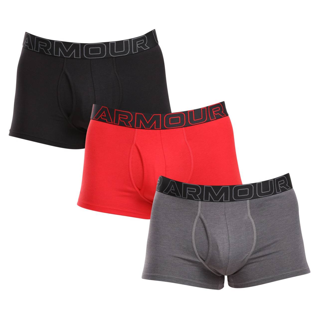 3PACK pánske boxerky Under Armour viacfarebné (1383891 025) 4XL, trenky.
Keď ide o spodnú bielizeň pre aktívny životný štýl, nemal by si robiť kompromisy.
Príjemný materiál pre aktívny životný štýl
Boxerky sú vyrobené z kvalitnej zmesi bavlny, polyesteru a spandexu.
Funkčný dizajn pre štýlových mužov
Jednoduchý, ale výrazný vzhľad s dominantným vytkaným pásom s logom v kontrastnej farbe dodáva boxerkám športový a moderný charakter.
Prečo by si mal vyskúšať boxerky Under Armour

Vyvážená zmes materiálov: Priedušný, rýchloschnúci a elastický materiál s príjemným pocitom na tele.
Dlhšie nohavice a športový strih: Maximálny komfort bez trenia a s plnou voľnosťou pohybu.
Výrazný dizajn s logom Under Armour: Štýl, ktorý vás bude baviť každý deň.

Spodná bielizeň Under Armour vás podporí pri akejkoľvek aktivite
Spodná bielizeň Under Armour je navrhnutá tak, aby ti umožnila podávať životné výkony – a nezáleží na tom, či sa chystáš na horolezeckú výpravu alebo na náročnú pracovnú schôdzku.
Ako sa starať o boxerky Under Armour
Aby ti obľúbené boxerky vydržali dlho v perfektnom stave, odporúčame dodržiavať nasledujúce pokyny.

Pranie: Per boxerky na 30 ° C, ideálne naruby.
Sušenie: Neodporúčame sušiť v sušičke – vysoké teploty by mohli poškodiť elastické vlákna a skrátiť životnosť produktu.
Žehlenie: Nežehli – boxerky to nepotrebujú, a žehlením by si mohol poškodiť štruktúru materiálu.

Tip: Tvoje obľúbené spodné prádlo si zaslúži jemné zaobchádzanie.