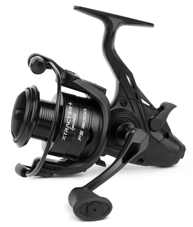 Sonik navijak xtractor+ specialist fs 4000.
 Vlastnosti: • Kapacita vlasca: 0,25 mm - 205 m, 0,28 mm - 160 m •Hlboká cievka: 0,25mm - 315m, 0,28mm - 250m •Vysoko pevné a ľahké grafitové telo aj rotor •Klip na vlasec •Mikro nastaviteľná predná brzda •Guľôčkové ložiská 3+1 •Mäkká gumová rukoväť •Elegantná matná čierna povrchová úprava •Dodávané s náhradnou grafitovou cievkou •Prevodový pomer 5,2:1 •Hmotnosť 322 g