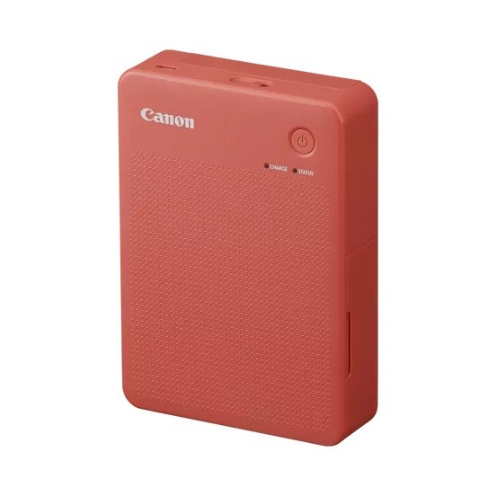 Canon SELPHY Square QX20 6754C001 červená, vrecková tlačiareň.
Vďaka tejto prenosnej a všestrannej fototlačiarni s pripojením na sieť Wi-Fi môžete jednoducho tlačiť, zbierať a zdieľať svoje najcennejšie spomienky, nech ste kdekoľvek.Prémiová tlač na cestách
Využite všestrannú kreativitu vďaka tejto modernej, prenosnej tlačiarni, ktorá produkuje obrázky v dvoch rôznych veľkostiach pre albumy výstrižkov, nástenky alebo čokoľvek, čo potrebujete.
Zistite, čo vášmu kreatívnemu projektu naozaj sedí, vďaka mobilnej fototlačiarni kompatibilnej s dvoma rôznymi veľkosťami papiera.
Dajte svojim umeleckým a remeselným projektom jedinečný finálny vzhľad.
Uchovajte svoje spomienky vďaka sublimačnej tlači, ktorá prenesie farbivo na papier počas troch prechodov azúrovej, žltej a purpurovej.
Tlačiareň Canon SELPHY QX20 sa zmestí do kabelky alebo batohu a vďaka vstavanému akumulátoru môže tlačiť aj na cestách.
Tlačte prostredníctvom bezplatnej aplikácie spoločnosti Canon a užite si pridávanie umeleckých prvkov, ako sú pečiatky, filtre, okraje a text.
Vyberte si farbu, ktorá vám najviac vyhovuje.
Metóda suchého sublimačného tlače
Pre žiarivé a sýte farebné obrázkyŠtvorcový fotografický papier XS-20L
Tlačte štvorcové snímky a nálepky s popisovateľným okrajomFotografický papier XC-20L/XC-60L
Tlačte obrázky a štítky veľkosti platobnej kartyTrvácnosť výtlačkov až 100 rokov
Výtlačky si zachovajú vysokú kvalitu až 100 rokov1Wi-Fi
Jednoducho sa pripojte k smartfónu a tlačiarniNabíjanie cez rozhranie USB-C
Pohodlné nabíjanie pomocou USB káblaAplikácia SELPHY Photo Layout
Pridávajte pečiatky, filtre, okraje, texty a ďalšie prvkyObsah balenia

Canon SELPHY QX20
Sada používateľskej príručky
Nabíjací kábel USB-C

Voliteľné príslušenstvo

Sada farebného atramentu a štítkov XS-20L
Sada farebného atramentu a štítkov XC-20L/XC-60L, 20 ks v balení
Sada farebného atramentu a štítkov XC-20L/XC-60L, 60 ks v balení