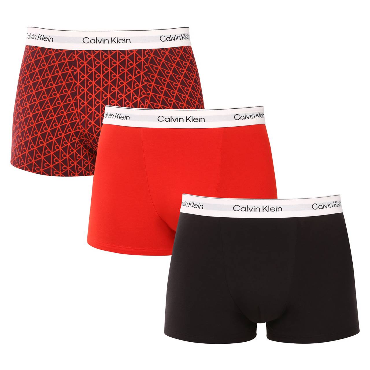 3PACK pánske boxerky Calvin Klein viacfarebné (NB4566-2VH) S, trenky.
Užívajte si maximálne pohodlie a luxus s pánskymi boxerkami Calvin Klein.
Kvalitný materiál pre celodenné pohodlie
Tieto boxerky sú vyrobené z prvotriednej zmesi bavlny a elastanu.
Elegantný dizajn a praktický strih
Tkaná guma s kontrastným logom Calvin Klein vytvárajú štýlový a nadčasový vzhľad.
Prečo si zamilujete boxerky Calvin Klein

Prvotriedny materiál: Kombinácia bavlny a elastanu zaručuje mäkkosť, priedušnosť a elasticitu pre maximálne pohodlie počas celého dňa.


Štýlový dizajn: Ikonické logo Calvin Klein s vyšívanou gumou dodáva boxerkám elegantný vzhľad vhodný na každú príležitosť.


Praktický strih: dlhšie nohavice a prispôsobivý strih poskytujú väčšie pohodlie a voľnosť pohybu, ideálne na bežné nosenie, do práce aj na voľný čas.

Spodnú bielizeň Calvin Klein milujú ľudia na celom svete
Pánska spodná bielizeň Calvin Klein patrí k stáliciam módneho priemyslu.
Ako sa starať o boxerky Calvin Klein
Aby si vaše nové boxerky zachovali svoj vzhľad a kvalitu čo najdlhšie, dodržiavajte tieto jednoduché pokyny:

Pranie: Perte ich pri maximálnej teplote 30 °C.


Sušenie: Sušenie v bubnovej sušičke sa neodporúča - najlepšou voľbou je sušenie na vzduchu.


Žehlenie: Boxerky nie je potrebné žehliť, čím ušetríte čas a námahu.

Tip: Hľadanie obľúbenej spodnej bielizne môže byť beh na dlhé trate, preto chceme, aby vám obľúbené kúsky dlho vydržali.