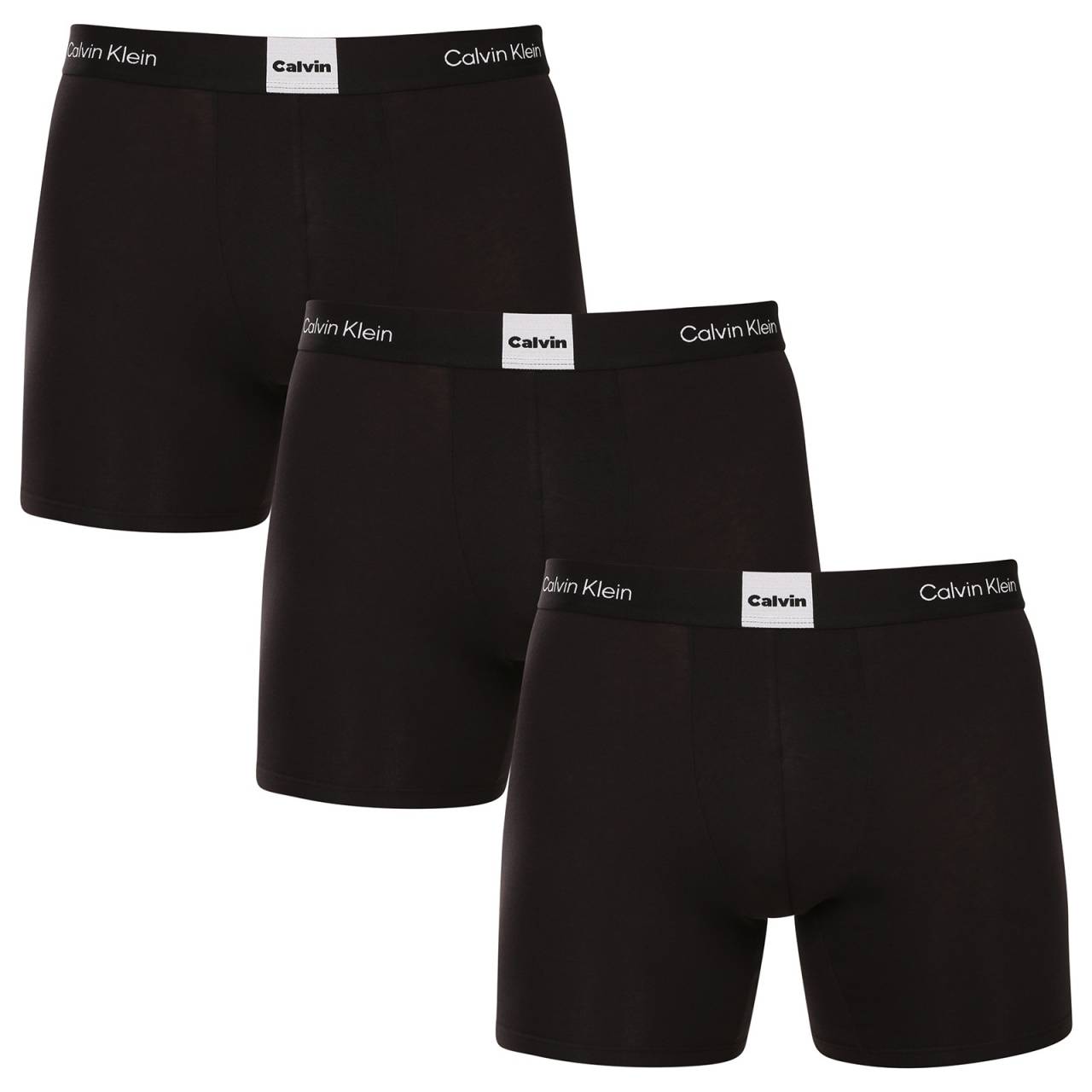 3PACK pánske boxerky Calvin Klein čierne (NB4477-UB1) L, trenky.
Doprajte si kombináciu luxusu a pohodlia s pánskymi boxerkami Calvin Klein.
Kvalitný materiál pre celodenné pohodlie
Boxerky Calvin Klein sú vyrobené z prvotriednej zmesi bavlny a elastanu.
Moderný dizajn a dokonalý strih
Každý kúsok v tomto balení má jednoduchý, ale moderný dizajn s dlhšími nohavičkami, ktoré poskytujú väčšie pohodlie pri širokom spektre aktivít.
Prečo si obľúbite boxerky Calvin Klein

Prvotriedna zmes materiálov: Kombinácia bavlny a elastanu pre maximálne pohodlie a pružnosť.


Štýlový dizajn: Rôzne farby a vzory na každodenné nosenie.


Dlhšie nohavičky: Poskytujú väčšie krytie a pohodlie, ideálne na každodenné nosenie a športové aktivity.


Ikonická značka: Calvin Klein je symbolom kvality, štýlu a pohodlia, ktoré nikdy neomrzia.

Spodnú bielizeň Calvin Klein milujú ľudia na celom svete
Pánska spodná bielizeň Calvin Klein patrí k stáliciam módneho priemyslu.
Ako sa starať o boxerky Calvin Klein
Aby boli vaše boxerky v perfektnom stave, je dôležité venovať im správnu starostlivosť:

Pranie: Perte pri teplote maximálne 30 °C, aby ste zachovali mäkkosť a pružnosť materiálu.


Sušička: Boxerky môžete bezpečne sušiť v sušičke pri nízkej teplote, čím ušetríte čas a zaistíte, že zostanú mäkké.


Žehlenie: Boxerky nie je potrebné žehliť, pretože si zachovajú svoj tvar a pružnosť aj bez žehlenia.

Tip: Staňte sa expertom na údržbu spodnej bielizne vďaka tipom v našom článku a doprajte svojim obľúbeným kúskom starostlivosť, ktorú si zaslúžia.