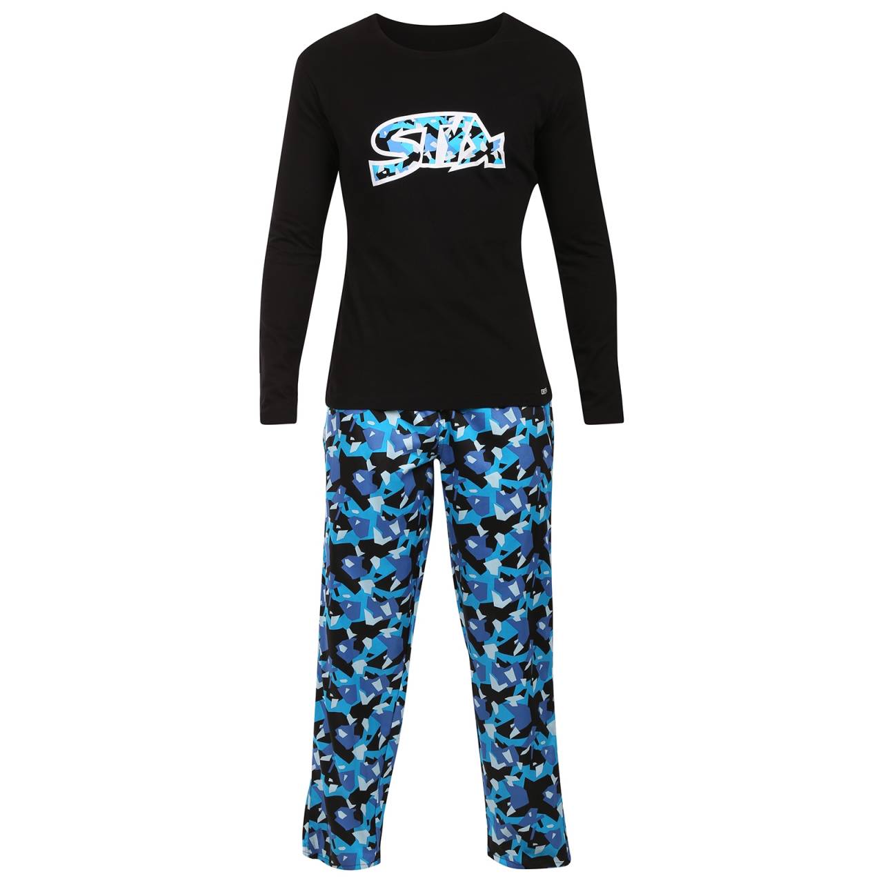 Pánske pyžamo Styx maskáč hranatý (PDP1858) S.
Chcete si dopriať maximálne pohodlie pri spánku a relaxácii doma?
Kvalitné materiály pre maximálne pohodlie
Pánske pyžamo Styx je vyrobené z prvotriednych materiálov, ktoré zaručujú pohodlie počas celej noci.
Pohodlný strih a moderný dizajn
Strih pyžama Styx je navrhnutý pre dokonalé pohodlie.
Prečo si vybrať pánske pyžamo Styx?

Prémiové materiály: Bavlnený satén na nohavice, mäkká bavlna na košeľu.
Pohodlný strih: Voľnosť pohybu a maximálne pohodlie.
Česká výroba: Záruka kvality a podpora lokálnych výrobkov.

Kvalita z Českej republiky - to je spodná bielizeň Styx
Značka Styx má viac ako 30 rokov skúseností s výrobou kvalitnej spodnej a domácej bielizne.
Ako sa starať o pyžamo Styx?

Pranie: Per na 30 °C s jemným pracím prostriedkom.
Sušenie: Najlepšie je nechať ho voľne uschnúť, sušičku radšej vynechajte.
Žehlenie: Pokiaľ je potrebné, žehli naruby na nízku teplotu.

Tip: Staňte sa expertom na údržbu spodnej bielizne vďaka tipom v našom článku a doprajte svojim obľúbeným kúskom starostlivosť, akú si zaslúžia.