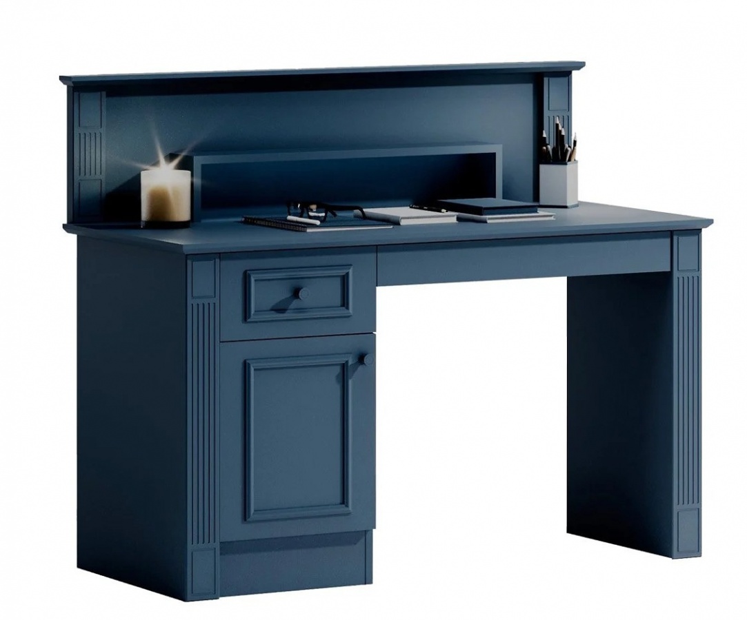 Psací stůl amaya - tmavo modrá.

 

Na ľavej strane ponúka praktickú kombináciu zásuvky a skrinky, zatiaľ čo vpravo je voľný priestor na pohodlné sedenie.

 

Dvierka skrinky sa vďaka tlmeným pántom otvárajú a zatvárajú potichu a bezpečne.

 

*ABS materiál = pevný a nárazuvzdorný plast s hladkým povrchom, ktorý je odolný voči opotrebeniu a ľahko sa udržiava.

*MDF dosky = ľahko opracovateľný drevovláknitý materiál so širokým spektrom možných úprav, využívaný napr.

 

Rozmery písacieho stola Amaya sú 133x105x61 cm (š, v, h).

 

Ďalší nábytok z kolekcie Amaya nájdete v súvisiacich produktoch nižšie.