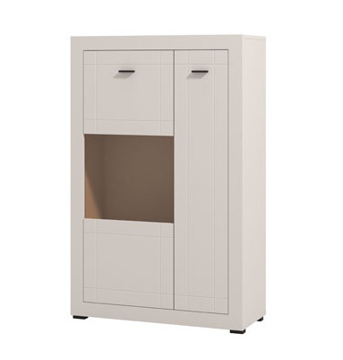 Nízká vitrína s osvetlením vereena - kašmír.

Úžitkový priestor vitríny je rozdelený na dve hlavné časti. Jedna je uzavretá a poskytuje dostatok miesta na uloženie vecí, ktoré chcete mať skryté pred zrakmi, zatiaľ čo druhá časť je čiastočne presklená, čo umožňuje elegantné vystavenie dekoratívnych predmetov alebo zbierok.

Čo sa týka materiálov, vitrína je vyrobená z kvalitnej drevotriesky s hrúbkou 16 mm, ktorá zaisťuje jej pevnosť a stabilitu.

Jedným z najvýraznejších prvkov vitríny je LED osvetlenie, ktoré dodáva celému kusu nábytku ďalší rozmer.

 

 

Rozmery nízkej vitríny Vereena sú 83,5x130x35cm (š, v, h).

 

 

Všetky produkty z kolekcie Vereena nájdete nižšie v súvisiacom tovare.