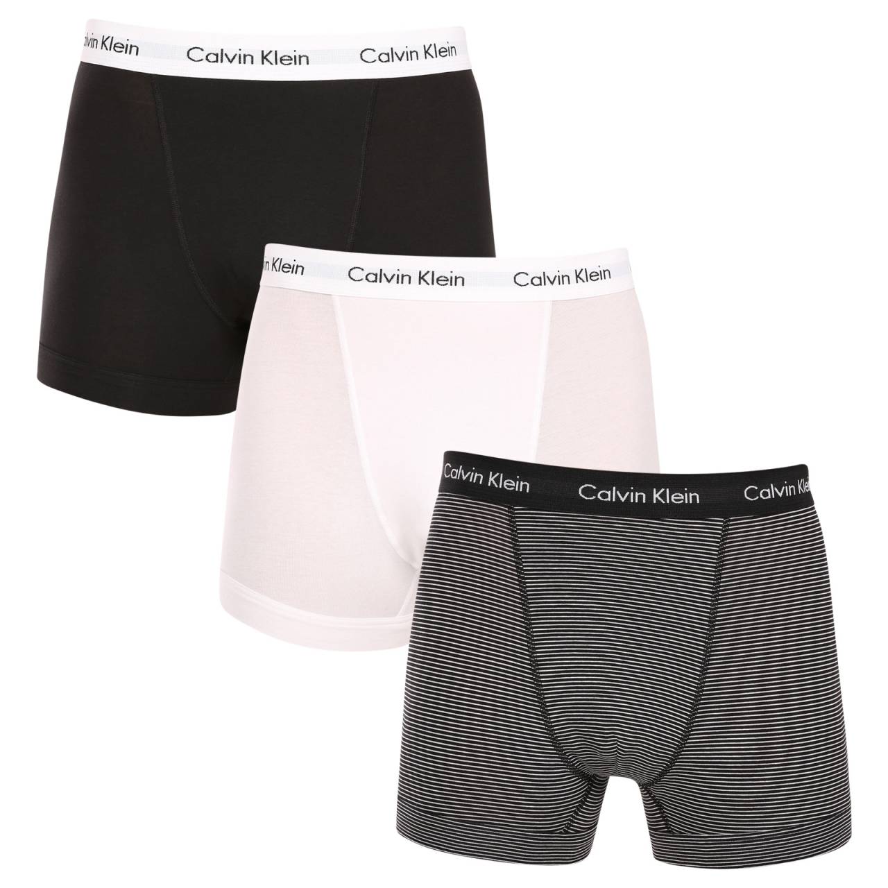 3PACK pánske boxerky Calvin Klein viacfarebné (U2662G-IOT) L, trenky.
Užívajte si maximálne pohodlie a luxus s pánskymi boxerkami Calvin Klein.
Kvalitný materiál pre celodenné pohodlie
Tieto boxerky sú vyrobené z prvotriednej zmesi bavlny a elastanu.
Elegantný dizajn a praktický strih
Tkaná guma s kontrastným logom Calvin Klein vytvárajú štýlový a nadčasový vzhľad.
Prečo si zamilujete boxerky Calvin Klein

Prvotriedny materiál: Kombinácia bavlny a elastanu zaručuje mäkkosť, priedušnosť a elasticitu pre maximálne pohodlie počas celého dňa.


Štýlový dizajn: Ikonické logo Calvin Klein s vyšívanou gumou dodáva boxerkám elegantný vzhľad vhodný na každú príležitosť.


Praktický strih: dlhšie nohavice a prispôsobivý strih poskytujú väčšie pohodlie a voľnosť pohybu, ideálne na bežné nosenie, do práce aj na voľný čas.

Spodnú bielizeň Calvin Klein milujú ľudia na celom svete
Pánska spodná bielizeň Calvin Klein patrí k stáliciam módneho priemyslu.
Ako sa starať o boxerky Calvin Klein
Aby si vaše nové boxerky zachovali svoj vzhľad a kvalitu čo najdlhšie, dodržiavajte tieto jednoduché pokyny:

Pranie: Perte ich pri maximálnej teplote 30 °C.


Sušenie: Sušenie v bubnovej sušičke sa neodporúča - najlepšou voľbou je sušenie na vzduchu.


Žehlenie: Boxerky nie je potrebné žehliť, čím ušetríte čas a námahu.

Tip: Hľadanie obľúbenej spodnej bielizne môže byť beh na dlhé trate, preto chceme, aby vám obľúbené kúsky dlho vydržali.