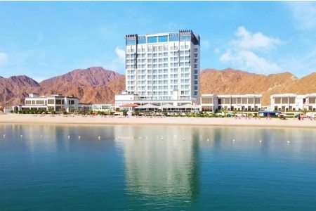 Spojené arabské emiráty Fujairah Mirage Bab Al Bahr Resort 10 dňový pobyt Raňajky Letecky Letisko: Praha June 2026 (30/06/26- 9/07/26)