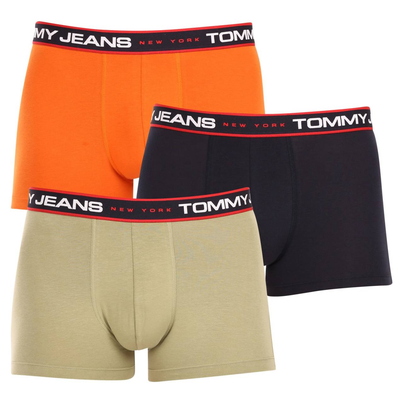 3PACK pánske boxerky Tommy Hilfiger viacfarebné (UM0UM02968 0SP) M, trenky.
Doprajte si nadčasový štýl a špičkový komfort s pánskymi boxerkami od značky Tommy Hilfiger.
Prémiový materiál pre maximálne pohodlie
Boxerky Tommy Hilfiger sú vyrobené z jemnej, na dotyk veľmi príjemnej bavlny s prímesou elastanu, ktorý im dodáva pružnosť a dlhú životnosť.
Ikonyický štýl a precízny strih
Boxerky majú dlhšie nohavičky, ktoré sa nevyhrávajú a poskytujú dostatočné zakrytie a komfort.
Prečo by vám boxerky Tommy Hilfiger nemali chýbať

Prémiová bavlna s elastanom: Mäkká, priedušná a pohodlná na celodenné nosenie.
Dlhšie nohavičky a vyšívaný guma: Stabilita, štýl a žiadne rolovanie.
Elegantný a nadčasový dizajn: Skvelé na každodenné aj špeciálne príležitosti.

Spodná bielizeň Tommy Hilfiger je zárukou najvyššej kvality
Značka Tommy Hilfiger sa stala ikonou amerického obliekania pred takmer 40 rokmi a jej farebnosť v odtieňoch modrej, červenej a bielej je rozpoznateľná na prvý pohľad.
Ako sa starať o boxerky Tommy Hilfiger

Pranie: Per na 30 °C.
Sušenie: Boxerky možno sušiť v sušičke pri nízkej teplote.
Žehlenie: V prípade potreby je možné ich žehliť na nižšiu teplotu.

Tip: Nájdenie ideálneho kúsku spodnej bielizne môže byť niekedy náročné.