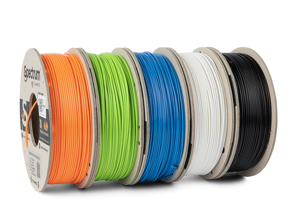 Spectrum 80747 3D filament, Premium PLA, 1,75mm, 5x250g, mix Polar White, Deep Black, Lion Orange, Pacific Blue, Lime Green.
Vlastnosti materiálu

vyrobené z plne biologicky rozložiteľných surovín
dobré mechanické vlastnosti (vysoká tvrdosť a pevnosť v ťahu)
jednoduché použitie
vysoká estetika výsledného potlačeného povrchu
materiál vhodný na vytváranie dielov s vysokým rozlíšením
vysoká tuhosť tlačených dielov
relatívne nízka teplota tavenia
žiadne zmršťovanie po ochladení
široká škála dostupných farieb
teplota tepelnej deformácie 55 °C



Aplikácie

vzdelávacie projekty
prototypovanie
vizualizácia hotových výrobkov a polotovarov
priemyselný dizajn
dizajn interiérov
koncepčné modely