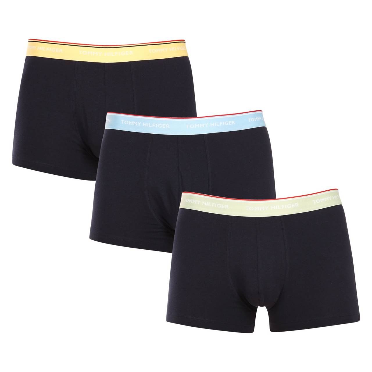 3PACK Boxers pour hommes Tommy Hilfiger bleu foncé (UM0UM01642 0ID) M.
Offrez-vous un style intemporel et un confort supérieur avec les boxers pour hommes de Tommy Hilfiger.
Matériau de première qualité pour un confort maximal
Le boxer de Tommy Hilfiger est fabriqué en coton doux et très agréable au toucher, avec une touche d'élasthanne, qui lui confère souplesse et durabilité.
Style iconique et coupe précise
Les slips boxer ont des jambes plus longues qui ne s'enroulent pas et offrent une couverture et un confort suffisants.
Pourquoi vous ne pouvez pas passer à côté des caleçons Tommy Hilfiger ?

Coton de première qualité avec élasthanne: Doux, respirant et confortable pour une utilisation tout au long de la journée.
Jambes plus longues et taille élastiquée: Stabilité, style et absence de défilement.
Design élégant et intemporel: Idéal pour tous les jours et les occasions spéciales.

Les sous-vêtements Tommy Hilfiger sont la garantie d'une qualité supérieure.
La marque Tommy Hilfiger est devenue une icône du dressing américain il y a près de 40 ans, et sa palette colorée de bleu, de rouge et de blanc est reconnaissable au premier coup d'œil.
Comment entretenir les caleçons Tommy Hilfiger ?

Blanchisserie : Per à 30 °C.
Séchage : Les boxers peuvent être séchés au sèche-linge à basse température.
Repassage : Si nécessaire, ils peuvent être repassés à une température plus basse.

Conseil : Trouver le sous-vêtement idéal peut parfois s'avérer difficile.